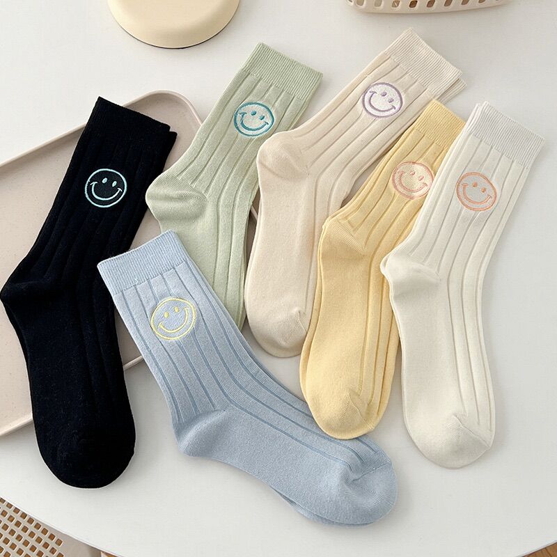 tất (vớ) thêu mặt cười màu cao bắp