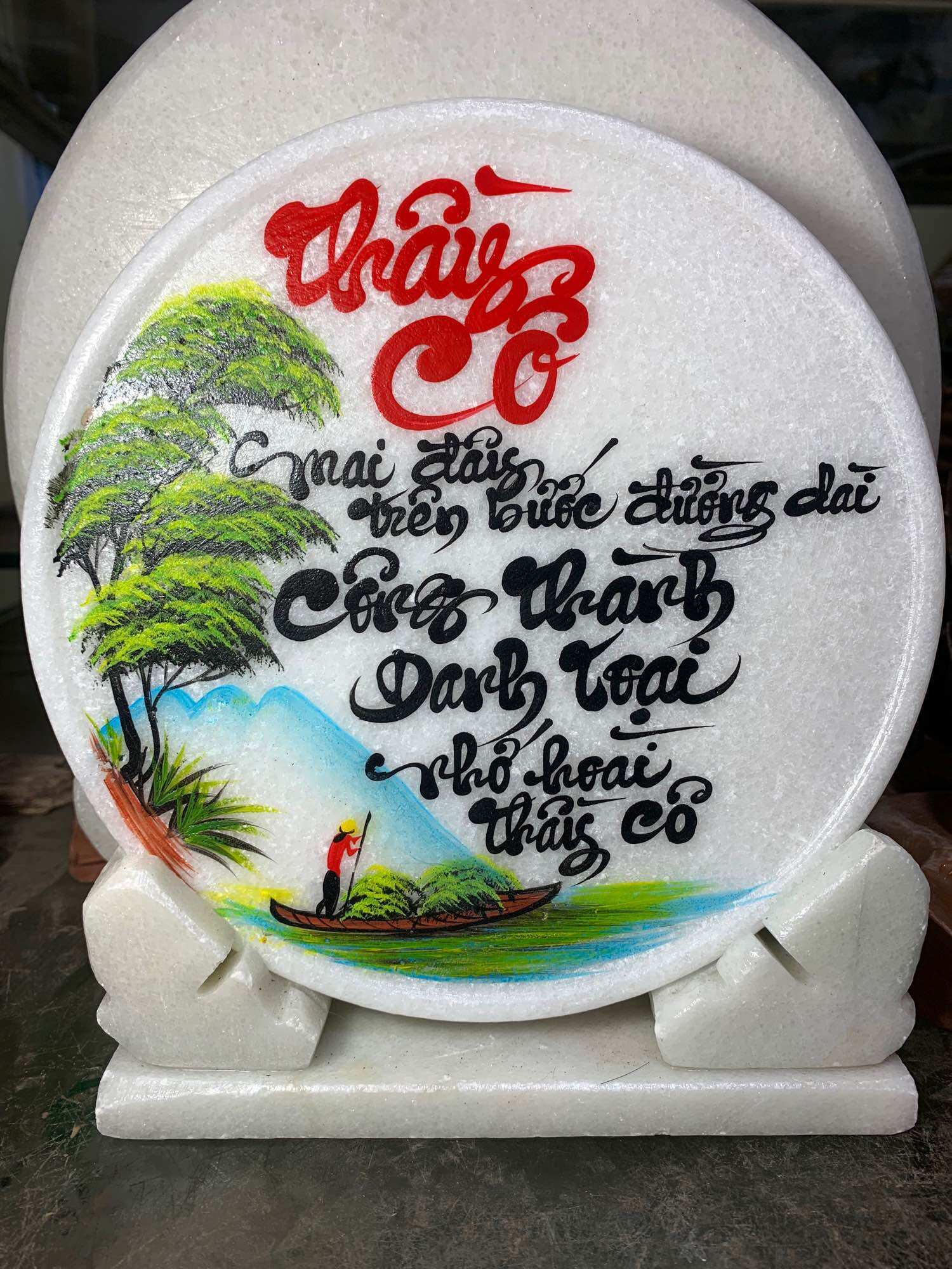 Thư pháp trên đĩa đá tự nhiên ,thơ : thầy cô ,( Kl: 1,5-2kg , kt: 22cm + có đế đi kèm, viết chữ theo yêu cầu quý khách qua tin nhắn…( tptdd02)