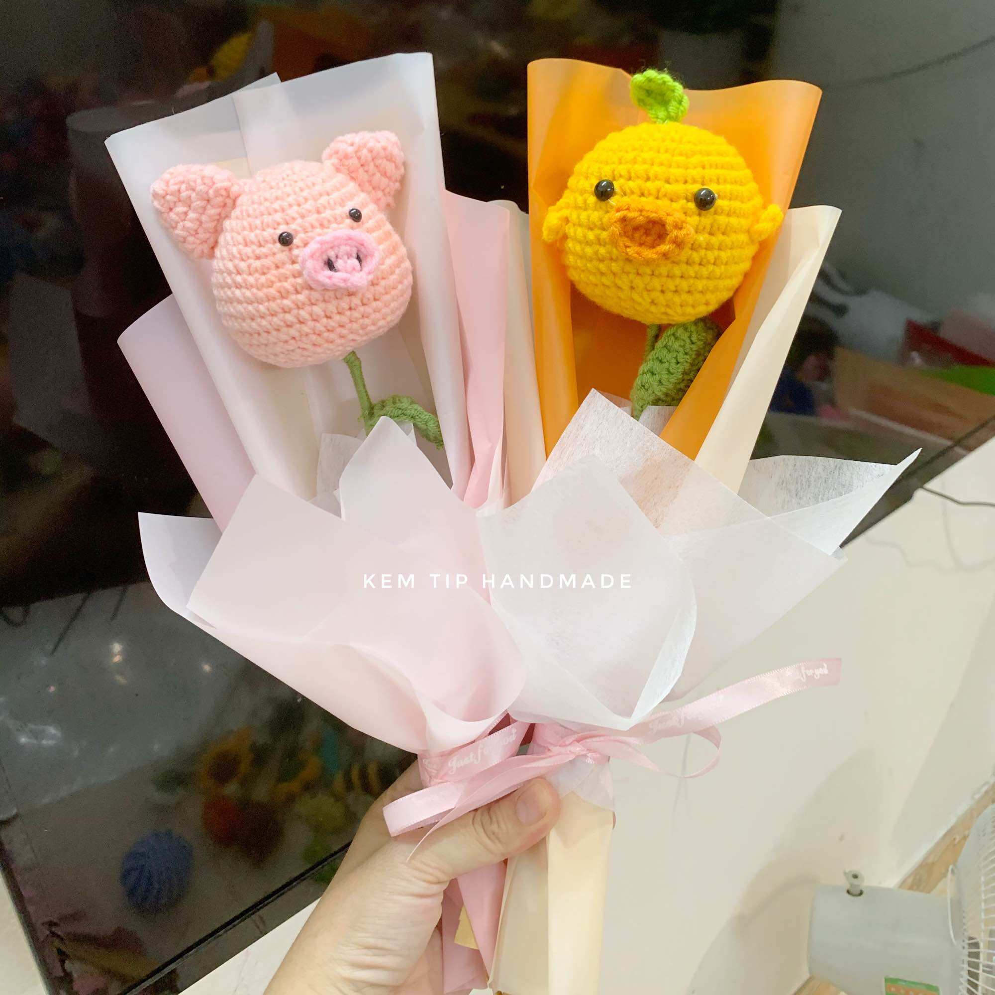 Hoa gà, lợn bằng len móc tay handmade