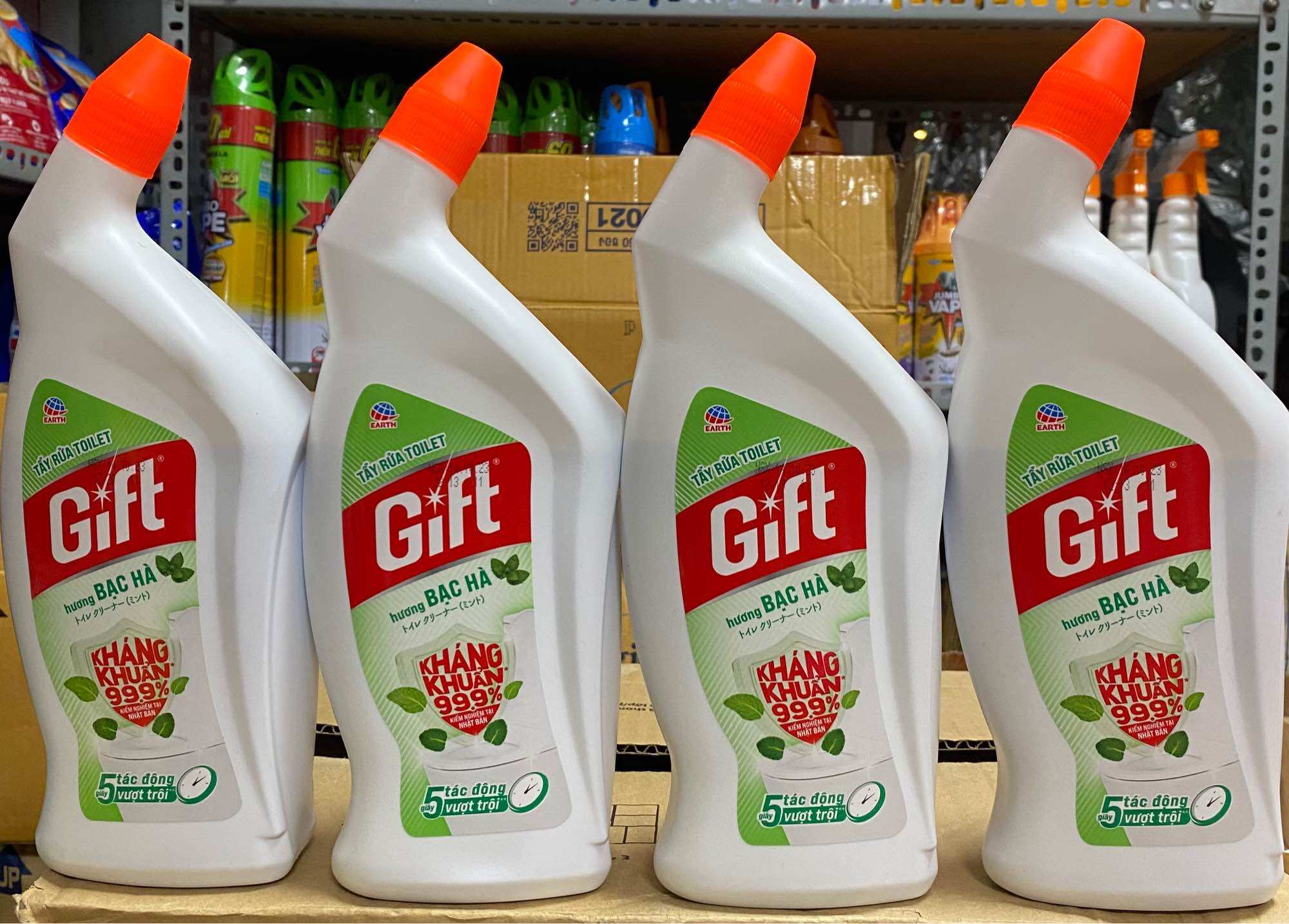 Gift Tẩy Rửa Toilet hương bạc hà chai 600ml