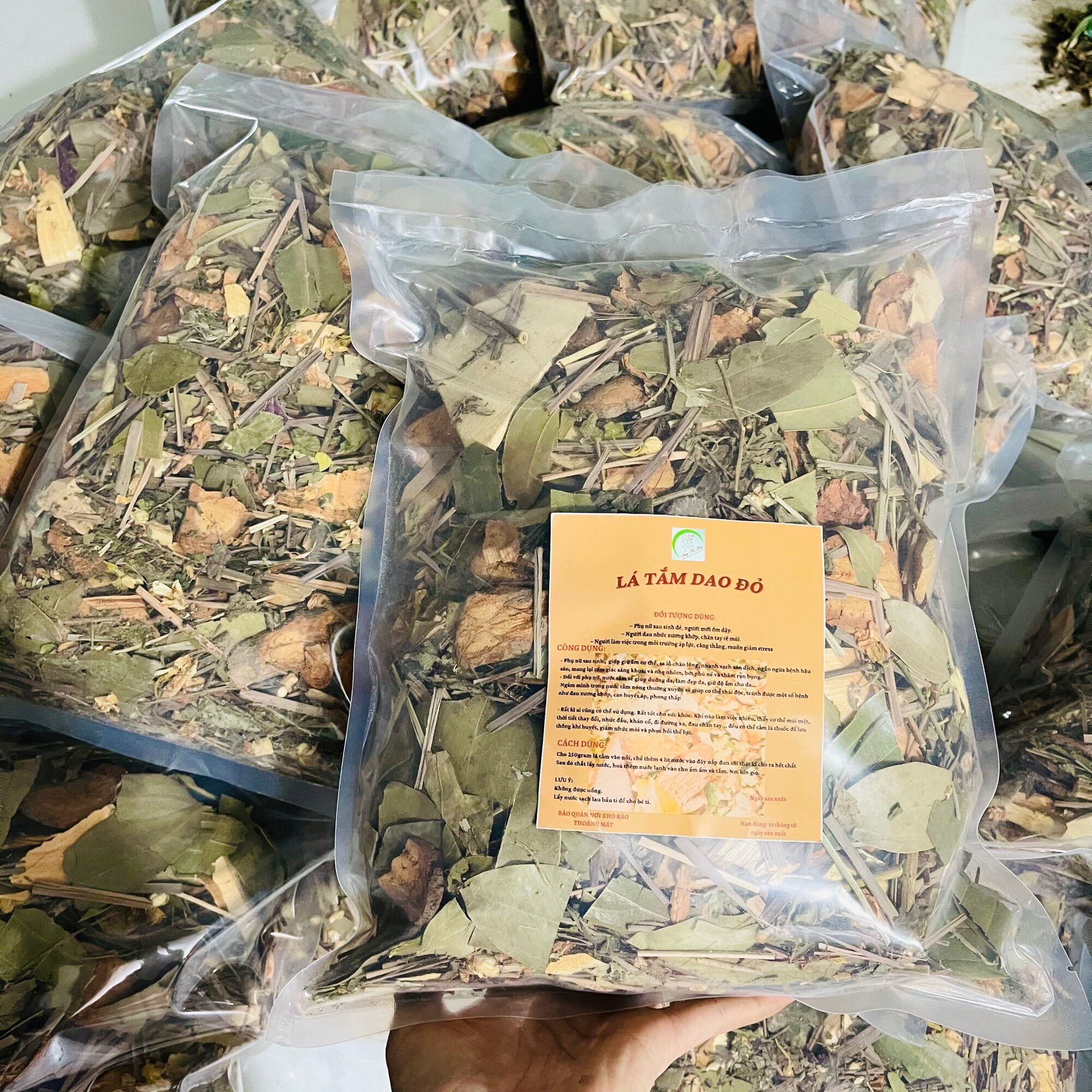 1KG LÁ TẮM DAO ĐỎ (DẠNG NGUYÊN)
