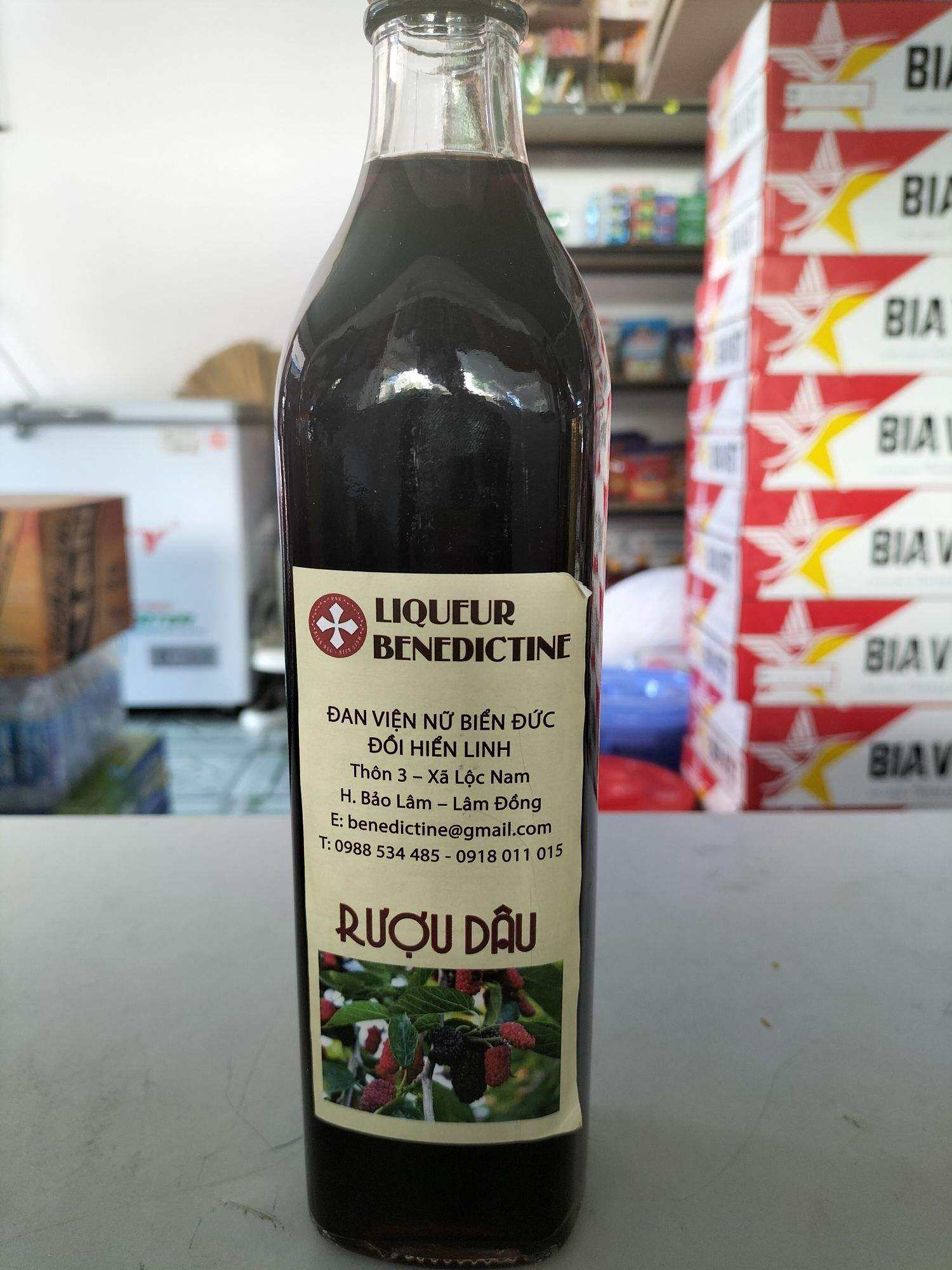 Rượu dâu Biển Đức chai thủy tinh 500ml