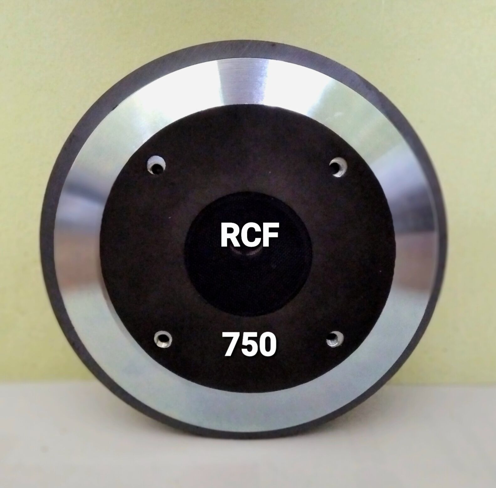 loa trép RCF 750