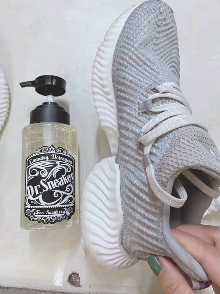 chai lau giày dr sneaker thái lan