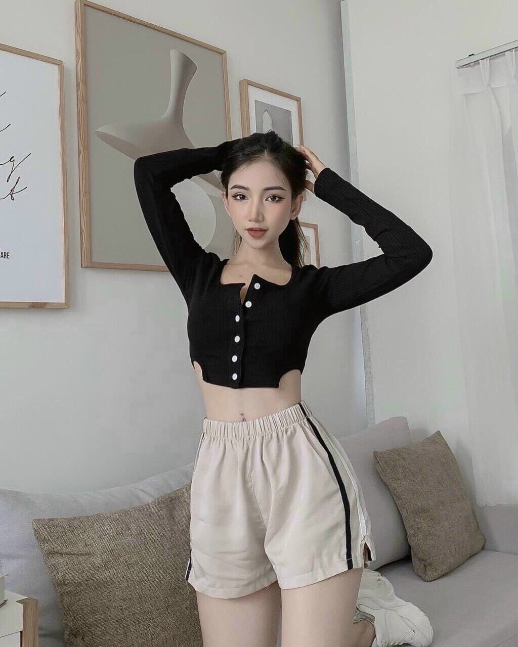 ÁO CROPTOP TAY DÀI HỞ BỤNG CÓ NÚT XINH