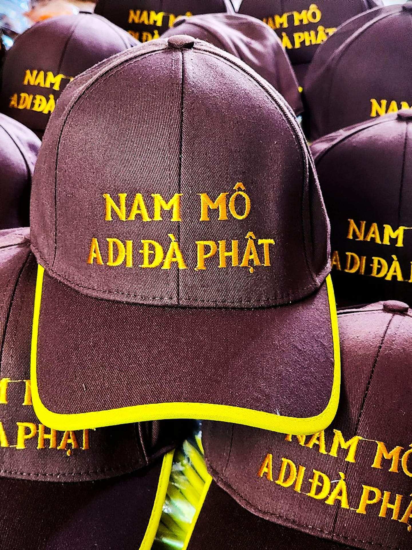 NÓN THÊU DANH HIỆU NAM MÔ A DI ĐÀ PHẬT