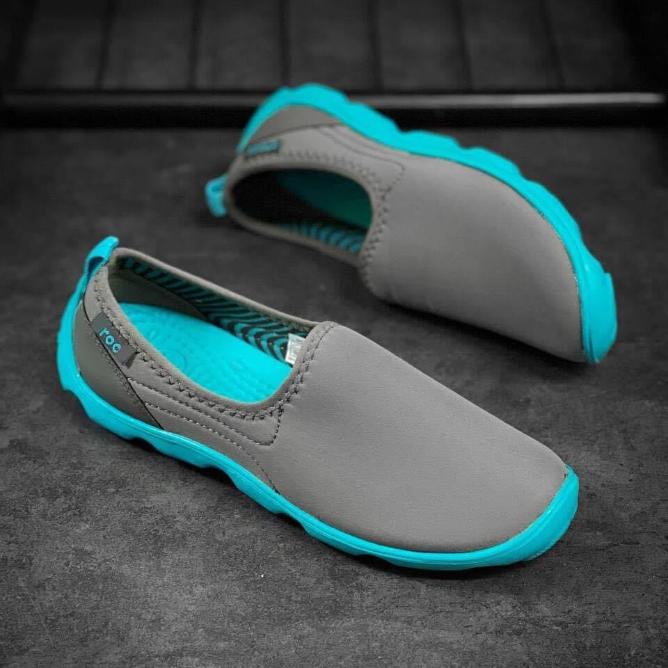 Giày vải Crocs Skimmer cho nữ (màu xám đế xanh)