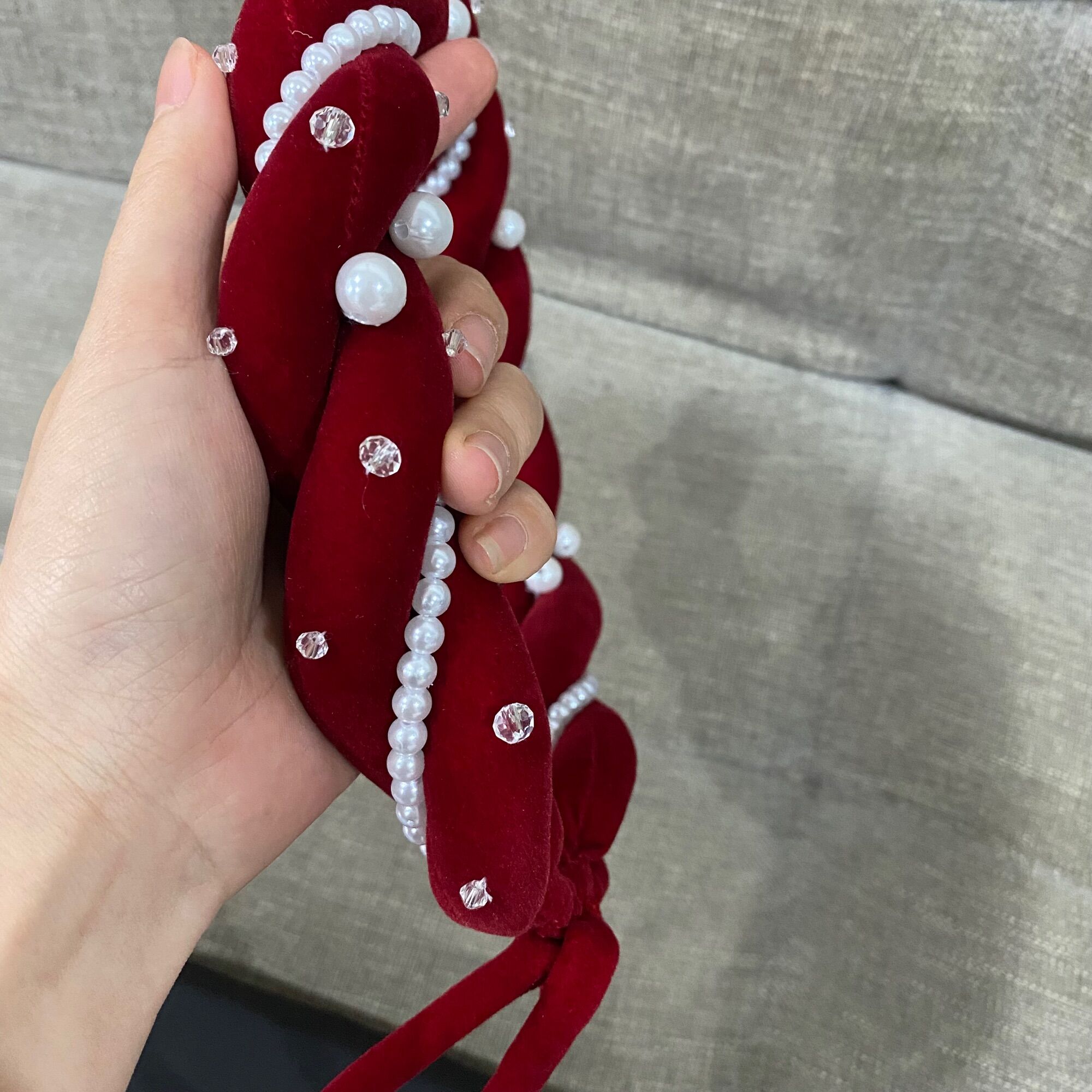 Mấn nhung đỏ đô đính hạt cao cấp, Vấn nhung màu đỏ đô