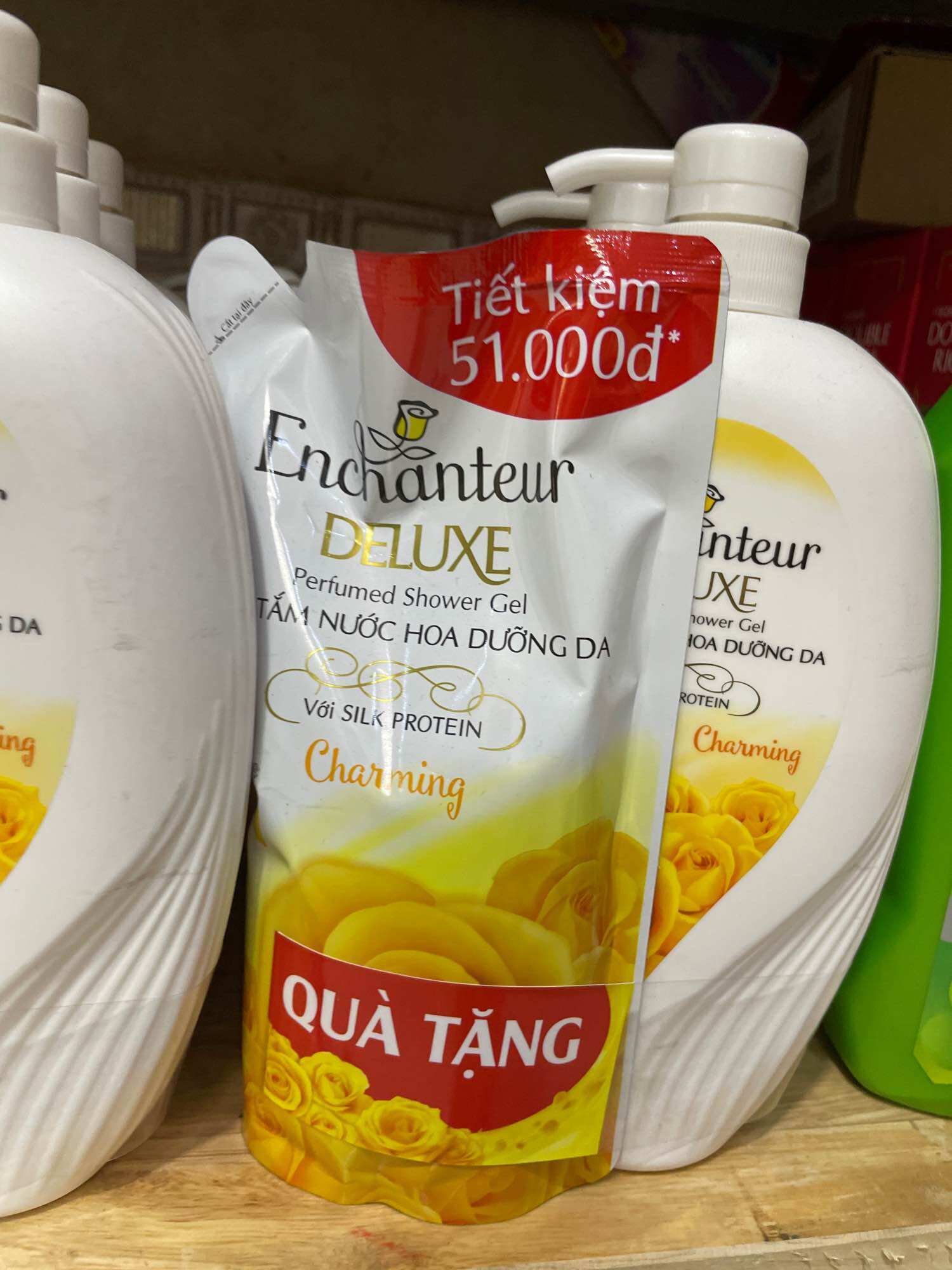 Sữa tắm Enchanteur 900g tặng túi tắm 450g