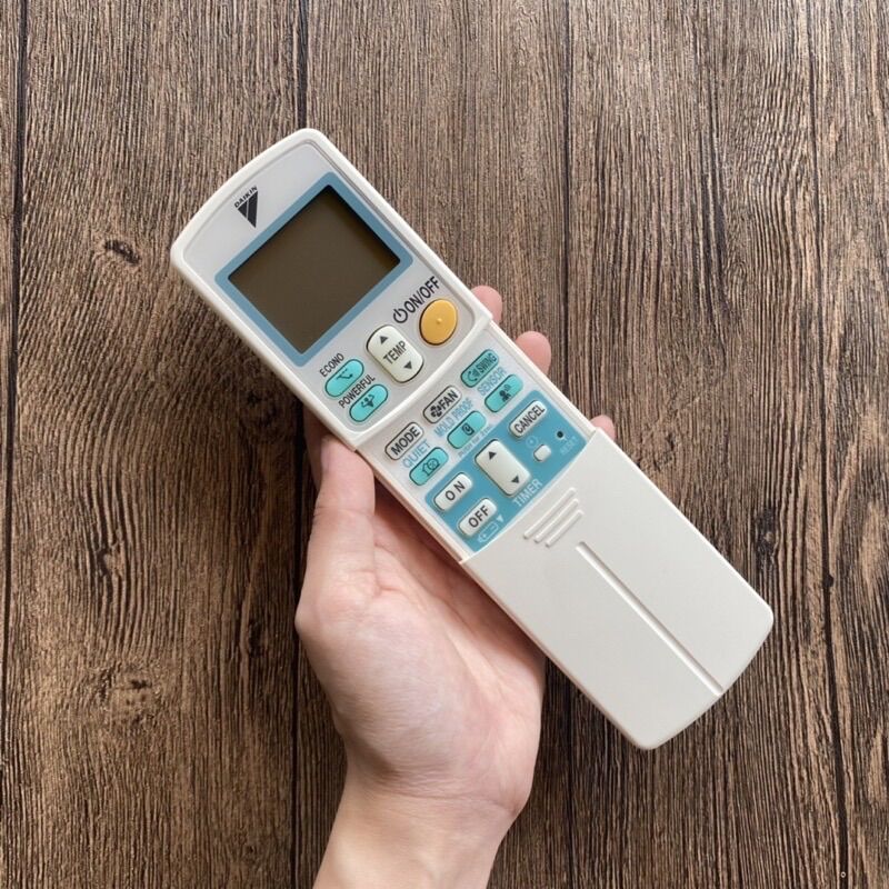 REMOTE MÁY LẠNH DAIKIN CHÍNH HÃNG 2 nút xanh ( tặng pin )