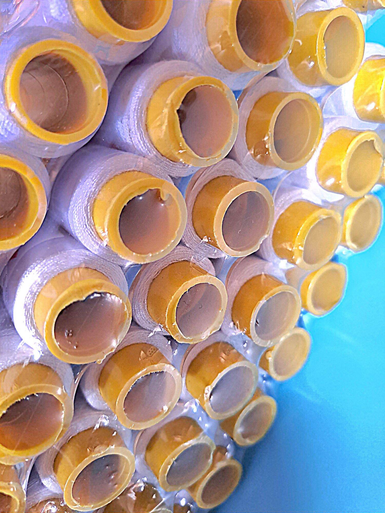 Lốc 10 ống chỉ may đen , trắng & nhiều màu