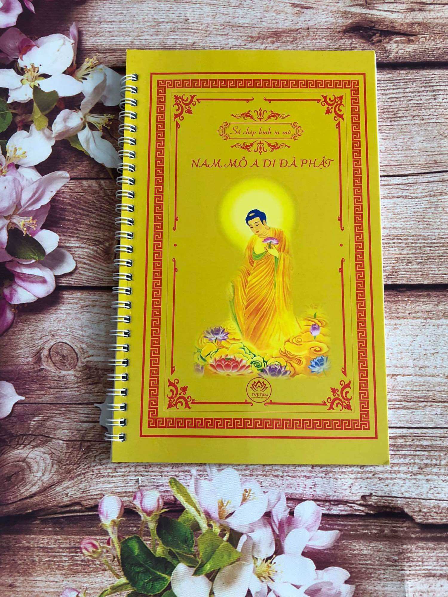 Vở chép kinh Chú Đại Bi in mờ (tặng kèm bút)