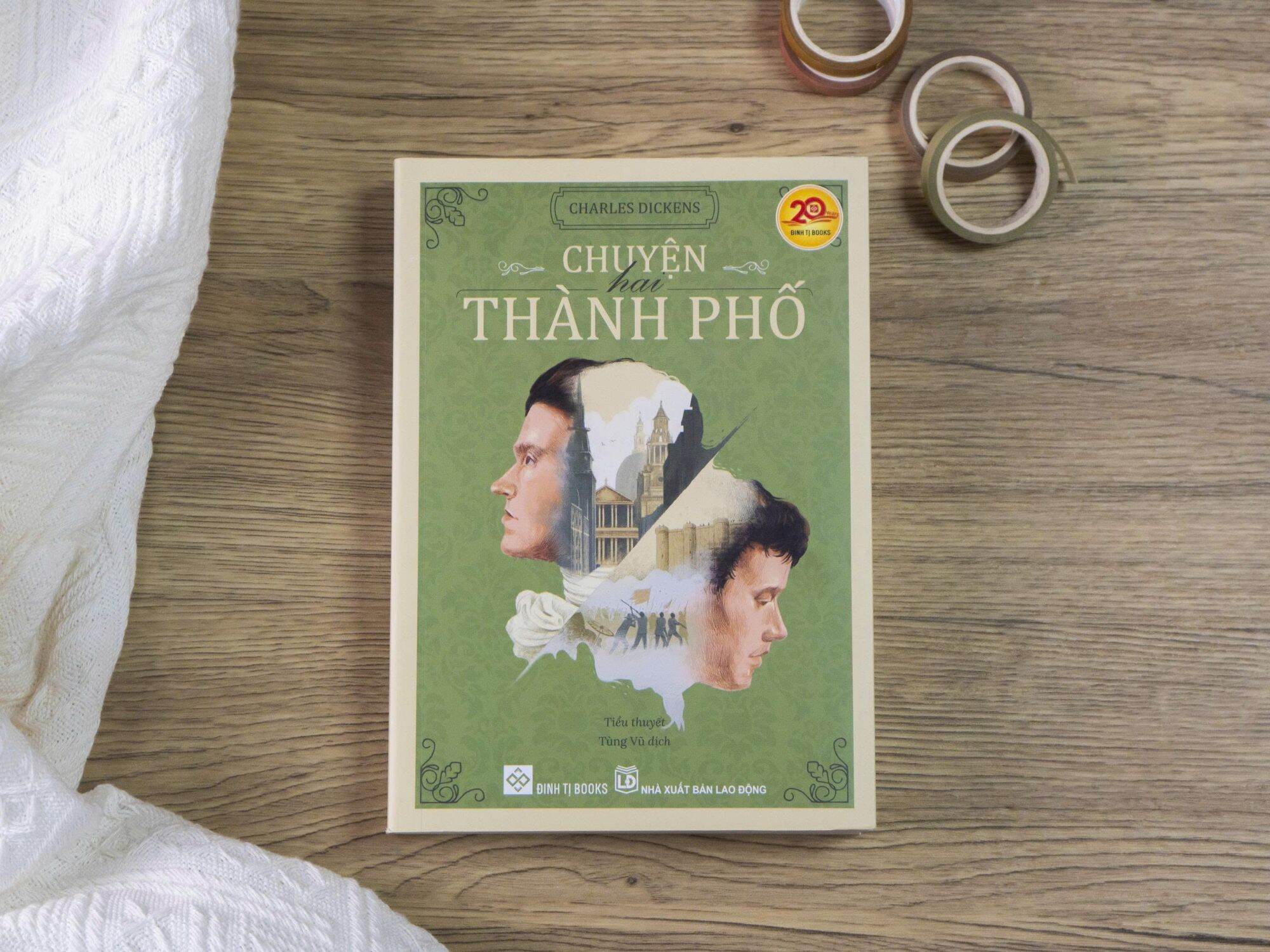 Cuốn sách - Chuyện hai thành phố