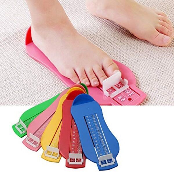 Dụng cụ đo kích thước bàn chân bé