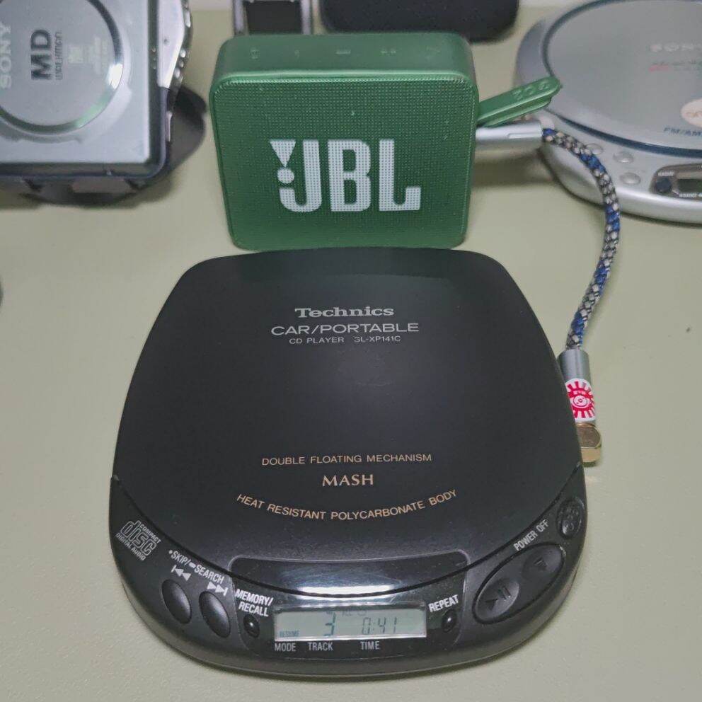 Máy nghe đĩa CD
