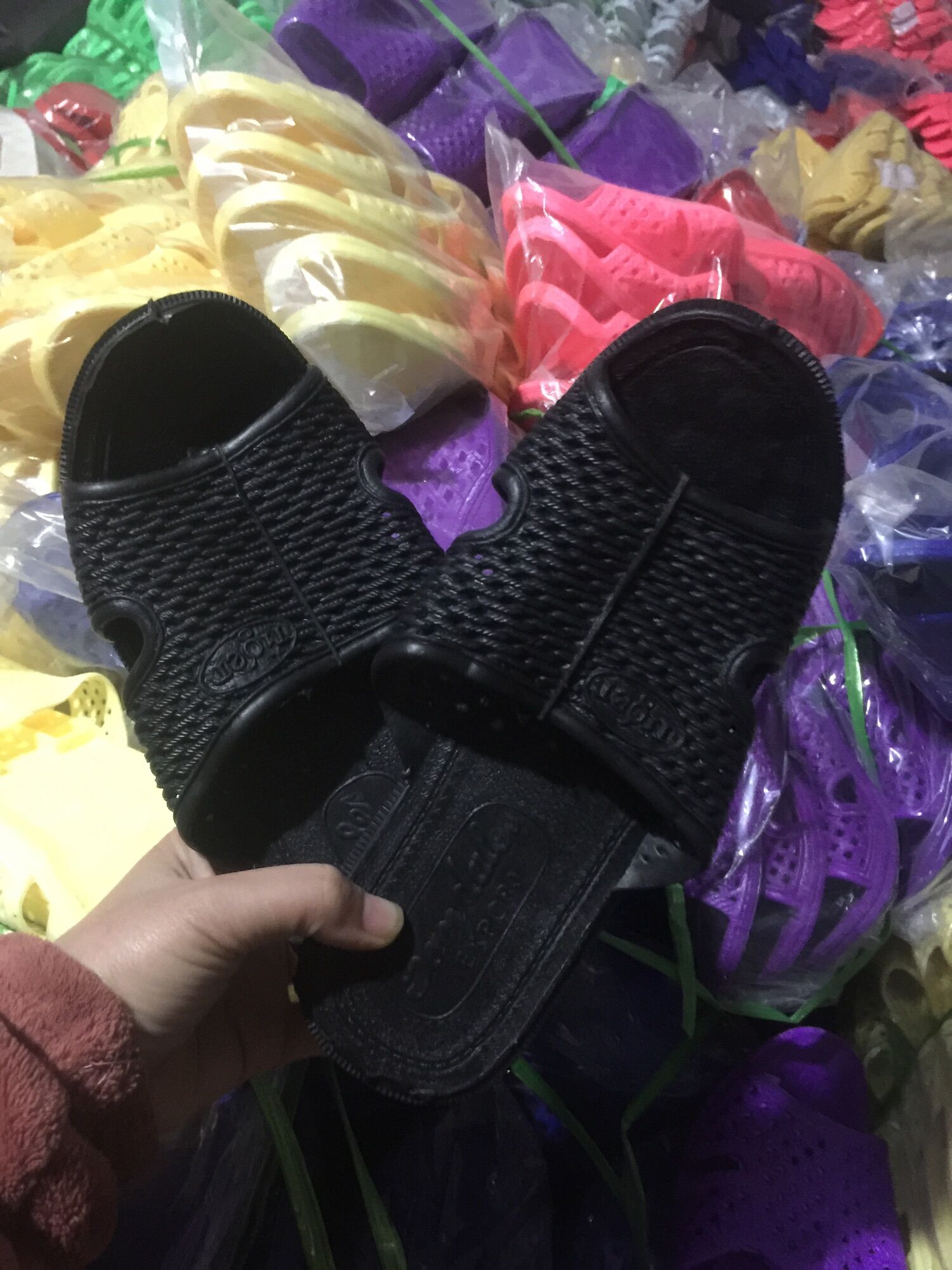 Dép tổ ong đen size 40-46/nam-nữ