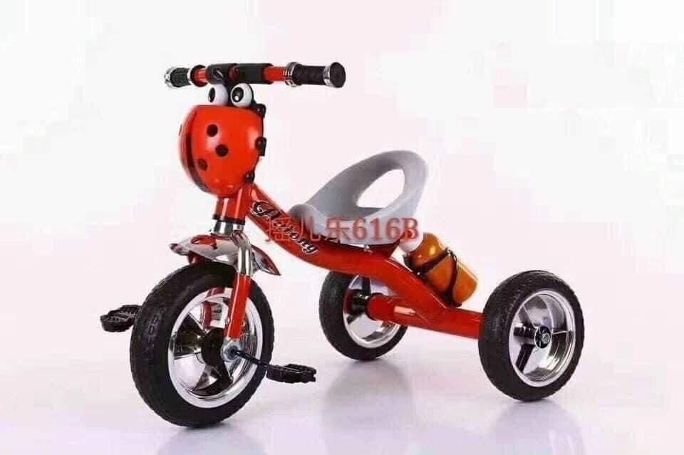 Xe đạp ba bánh con bọ có bình nước cho bé