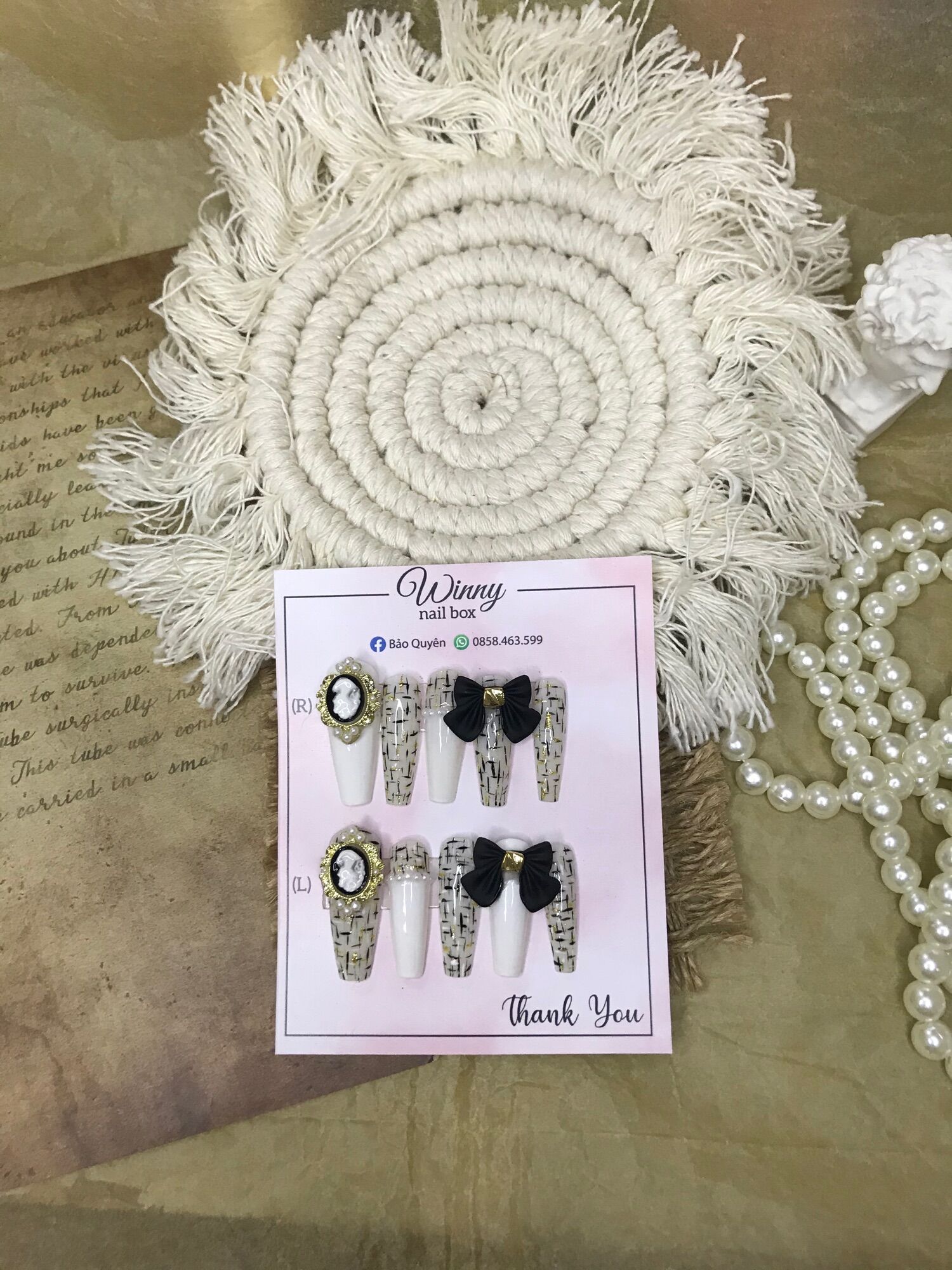 Nailbox móng up móng giả trắng đen kẻ dạ