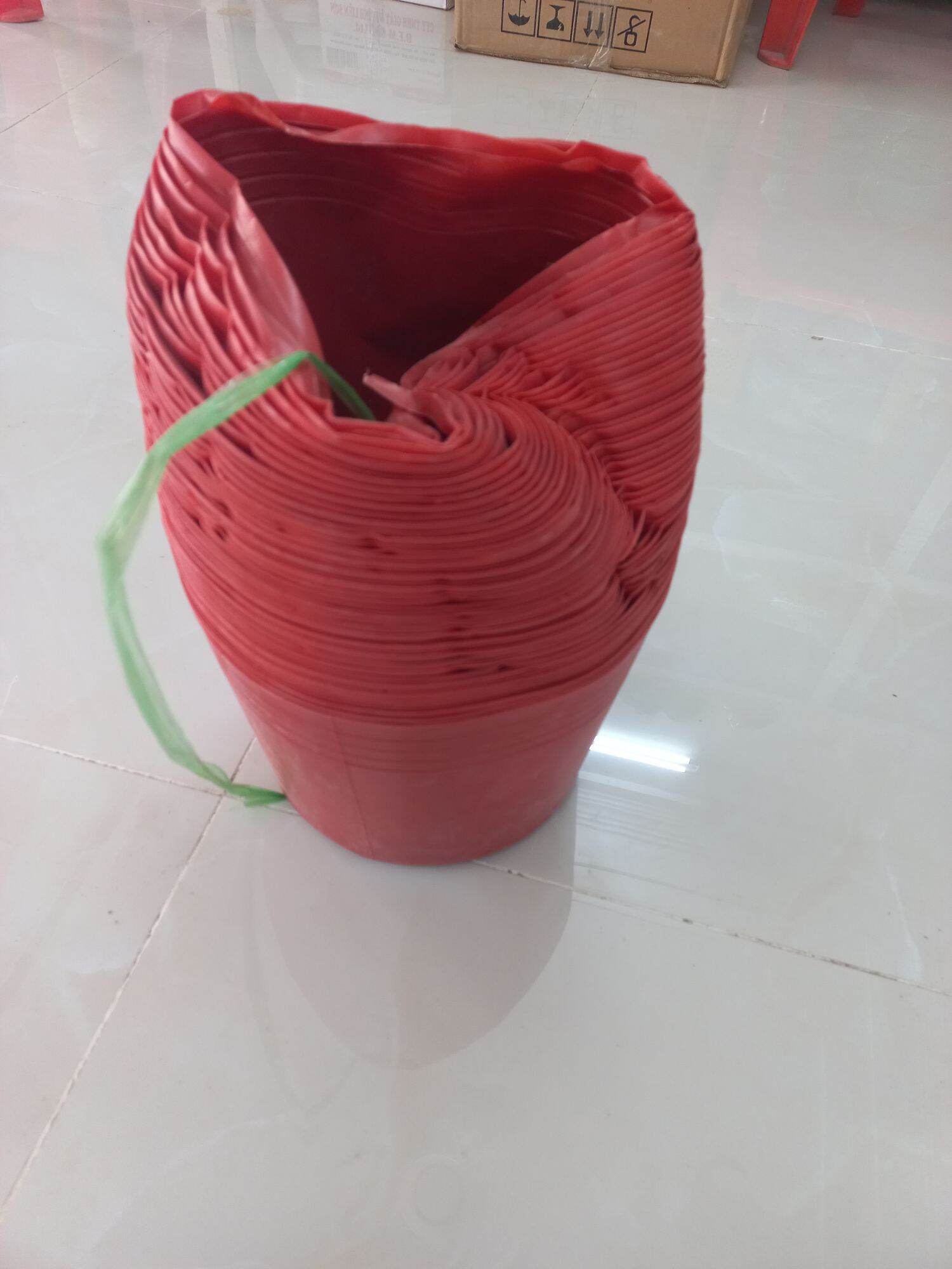 Chậu nhựa đỏ C9