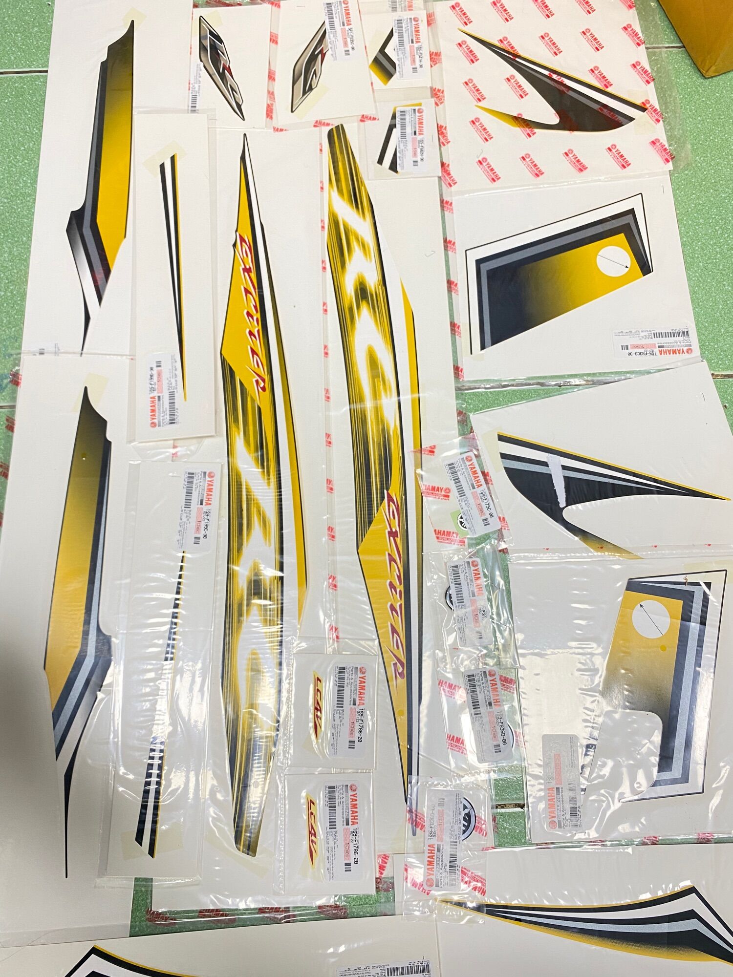 Tem rc vàng đen 2010 exciter 135 chính hãng