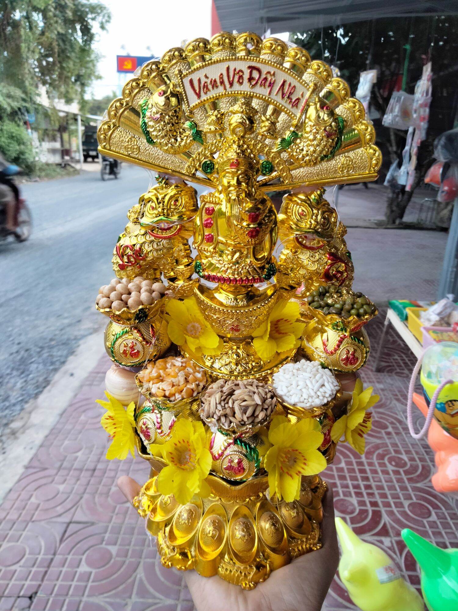 Tháp tỏi cúng thần tài