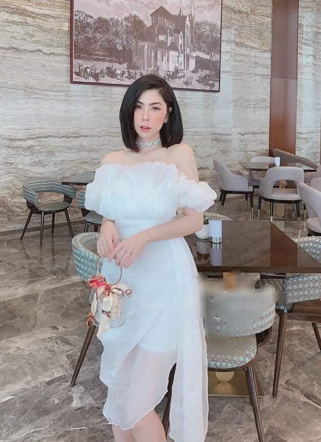 Đầm ôm voan tơ y hình