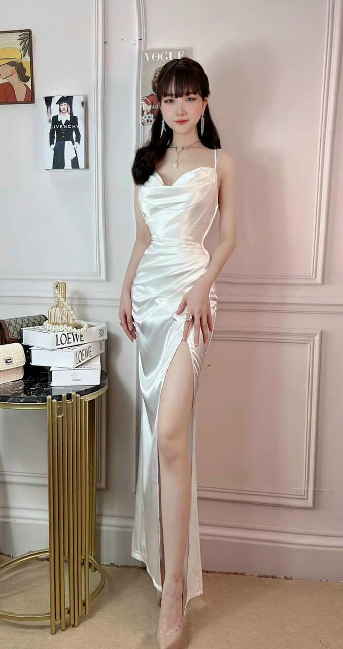 Đầm body cổ đổ kết chuỗi