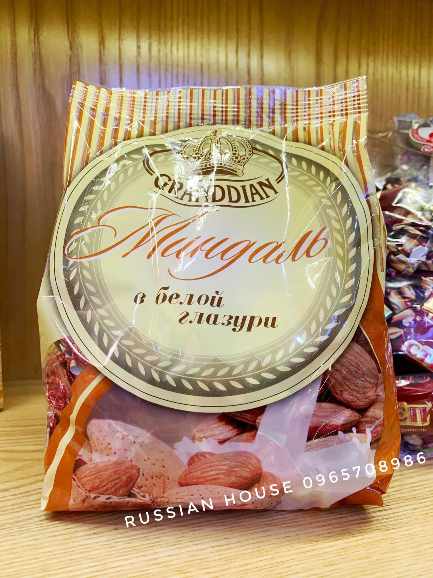 Hàng chuẩn Kẹo socola trắng hạnh nhân Granddian của Nga 450g