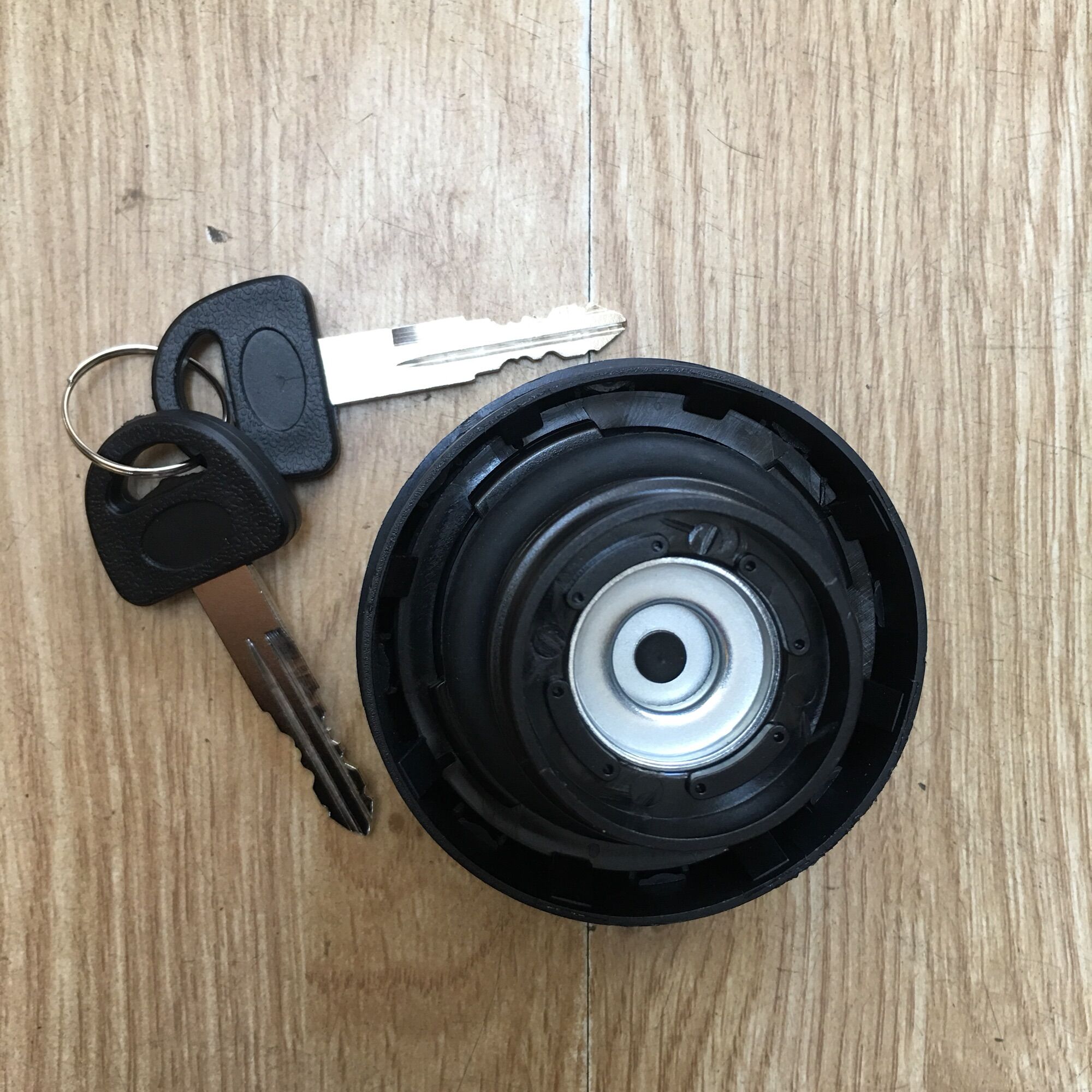 Nắp bình xăng dongben870, SYM T880