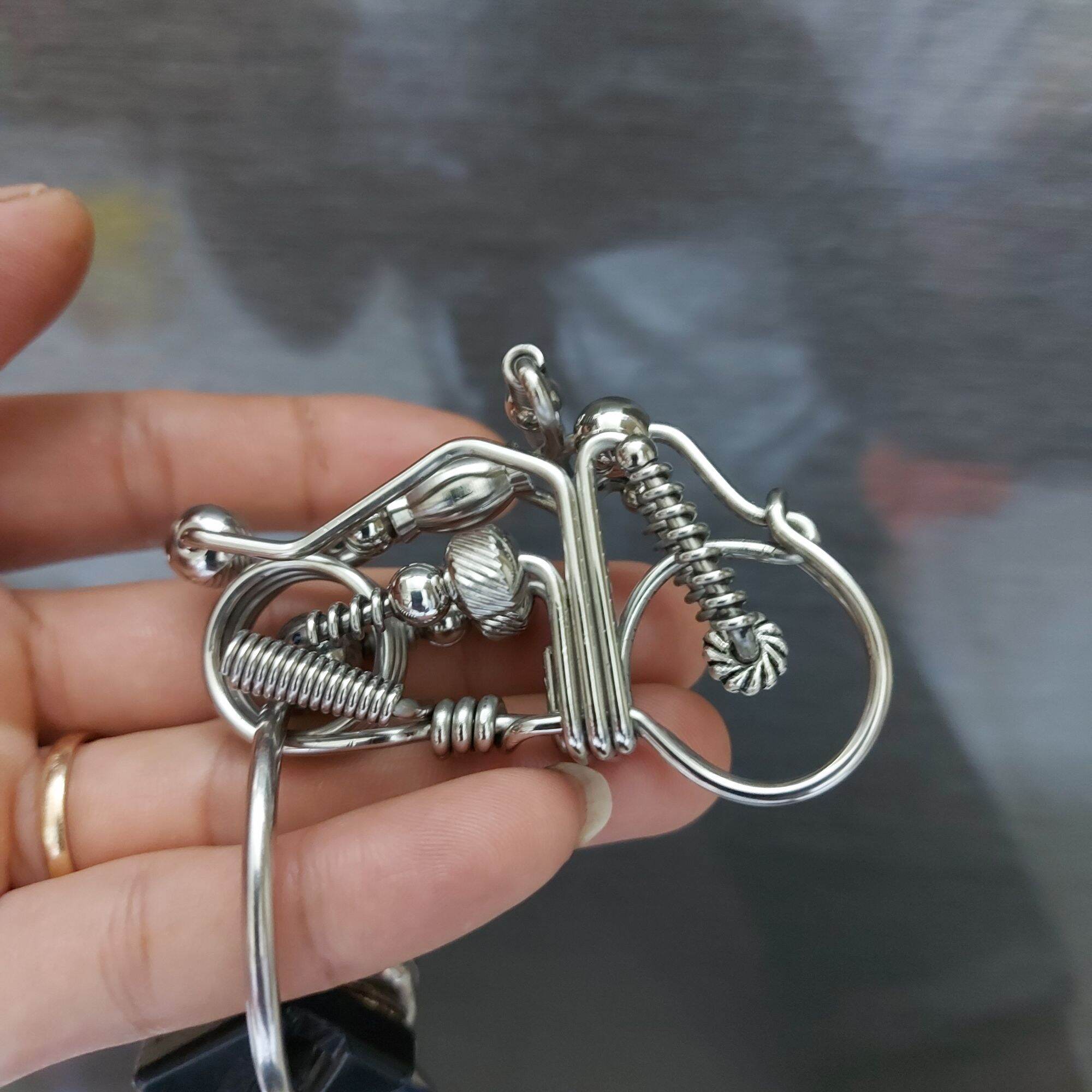 Móc khóa xe làm thủ công mẫu xe