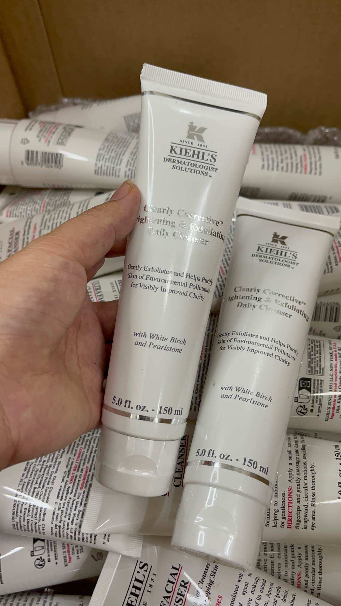 Sữa rửa mặt tẩy tế bào chết làm sáng da hàng ngày Kiehl's Clear Corrective 150ml