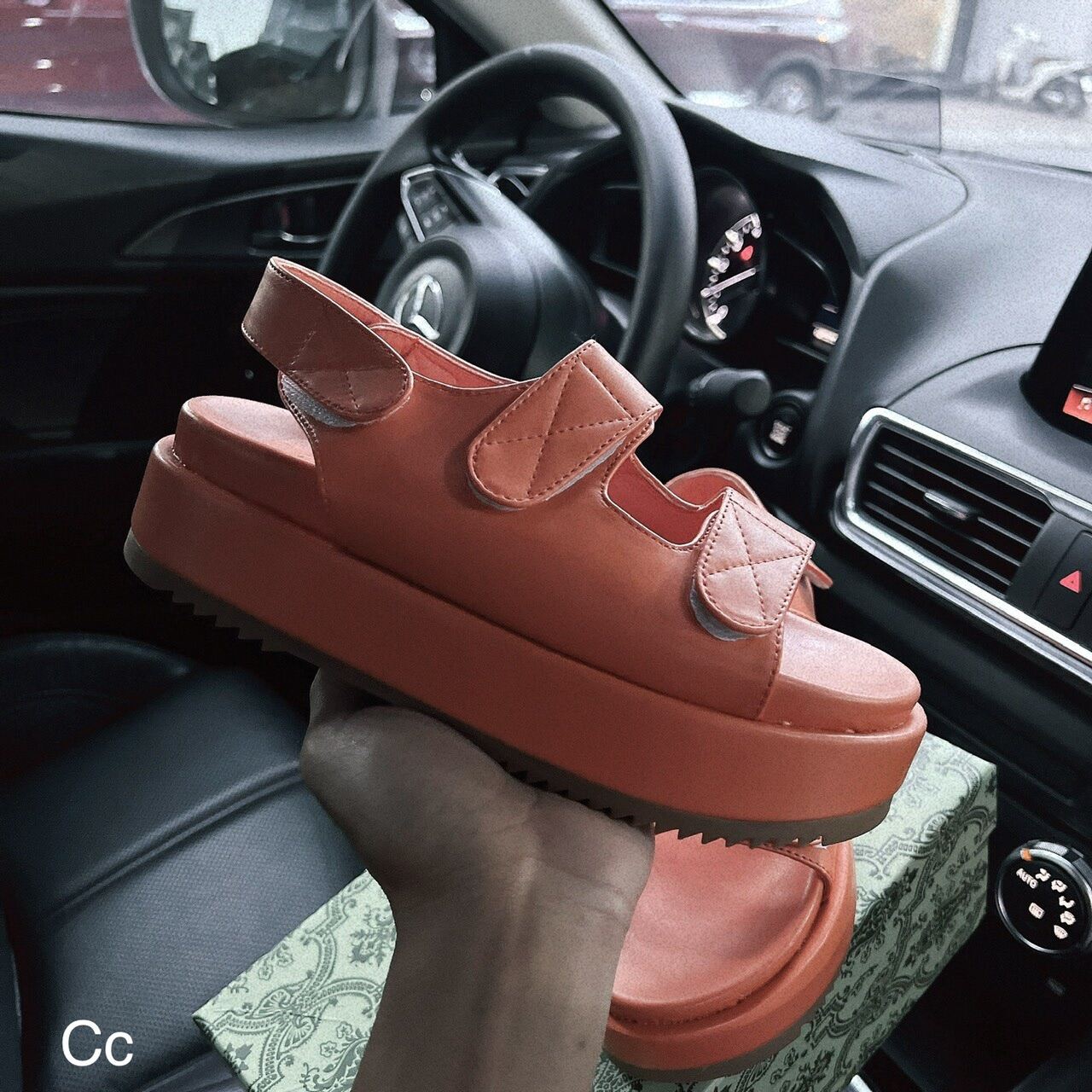 Sandal gucci quai dán