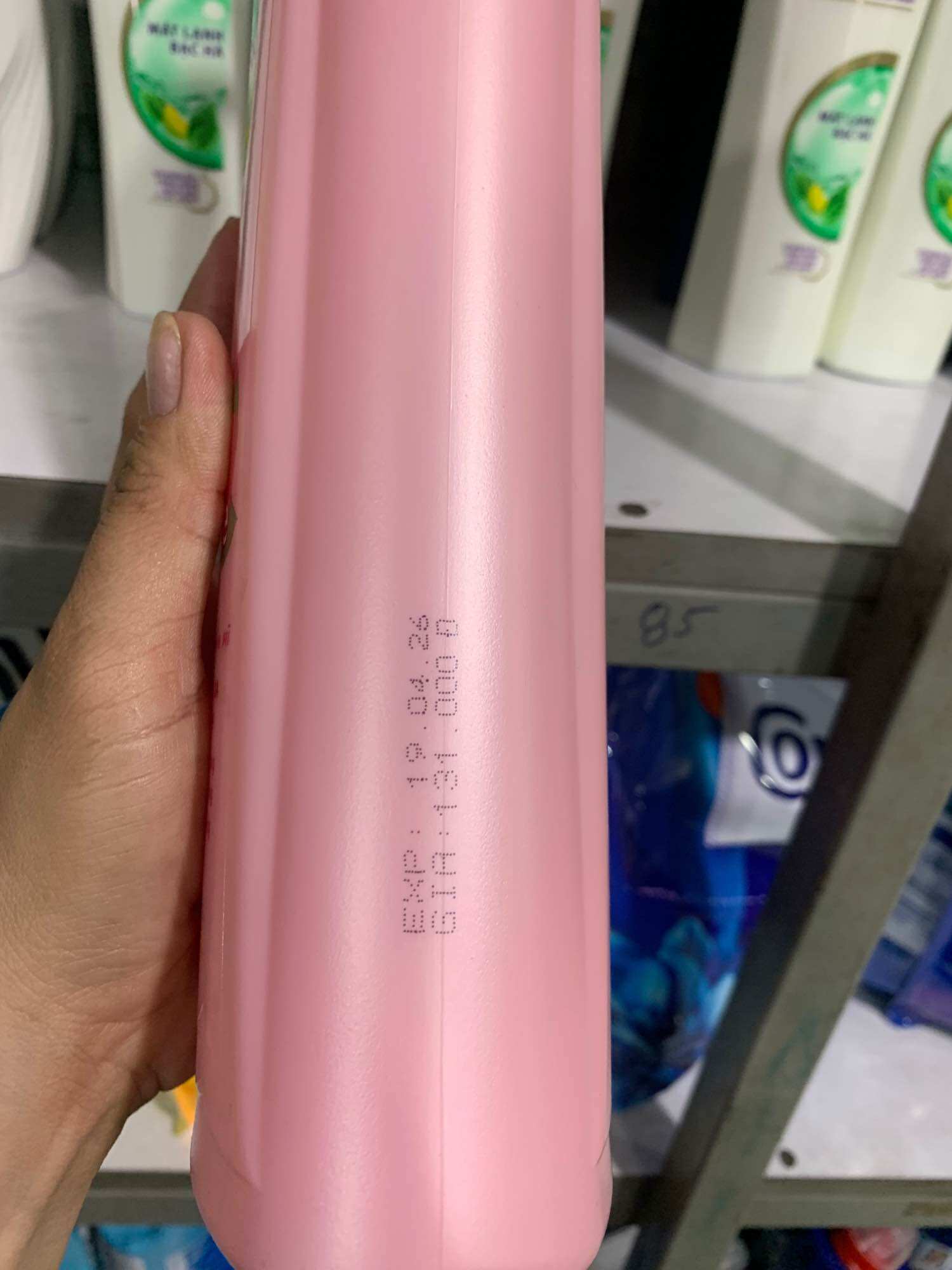 Sữa tắm trắng da tinh chất hoa Hồng E100 chai 1.2L