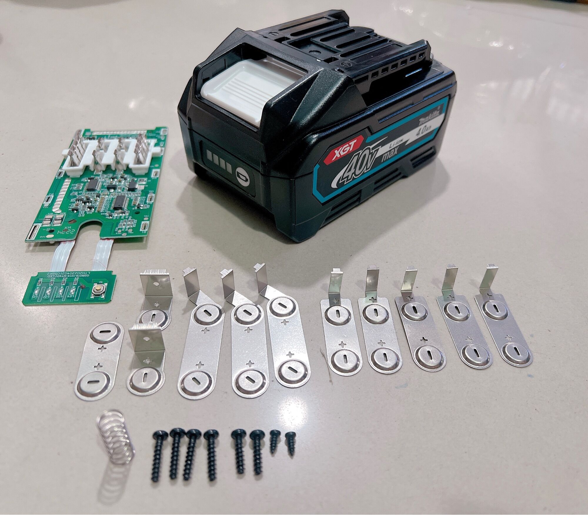 Vỏ mạch Makita 40v 4A Cell 21700.mạch nhận sạc zin có leb báo pin