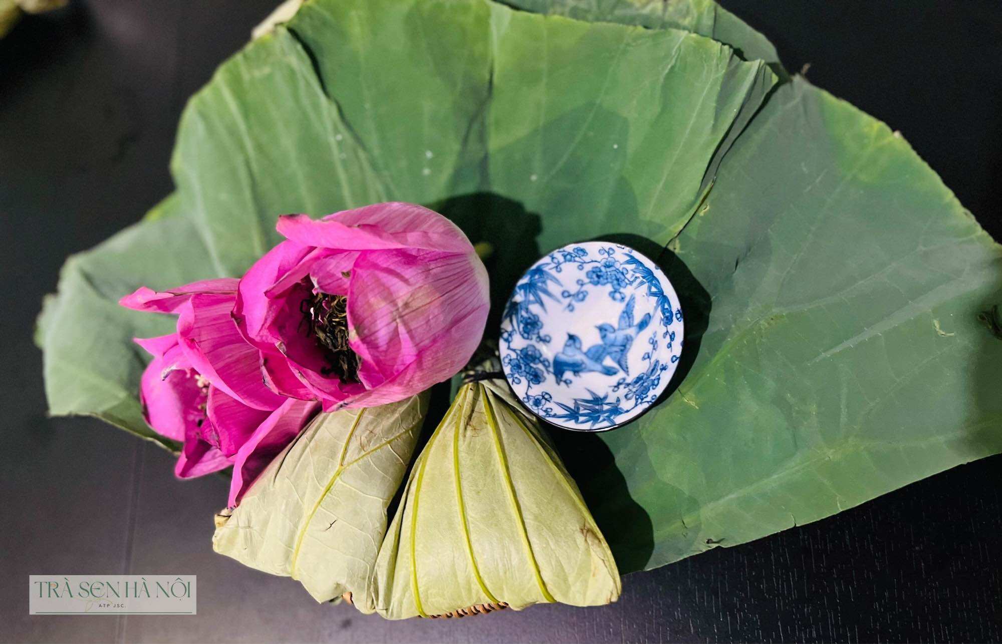 Combo Hộp Quà Trà Búp Sen Hồ Tây (Hộp 5 bông Sấy Thăng Hoa)