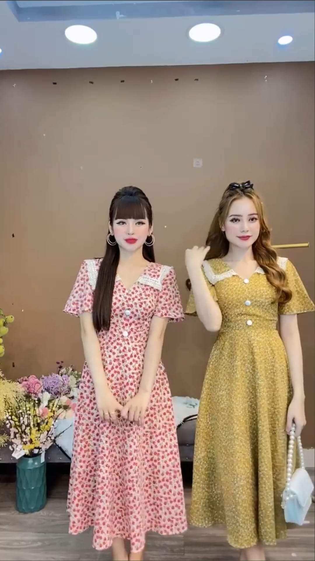 Đầm maxi hoa cổ V ren dáng xòe Monoco