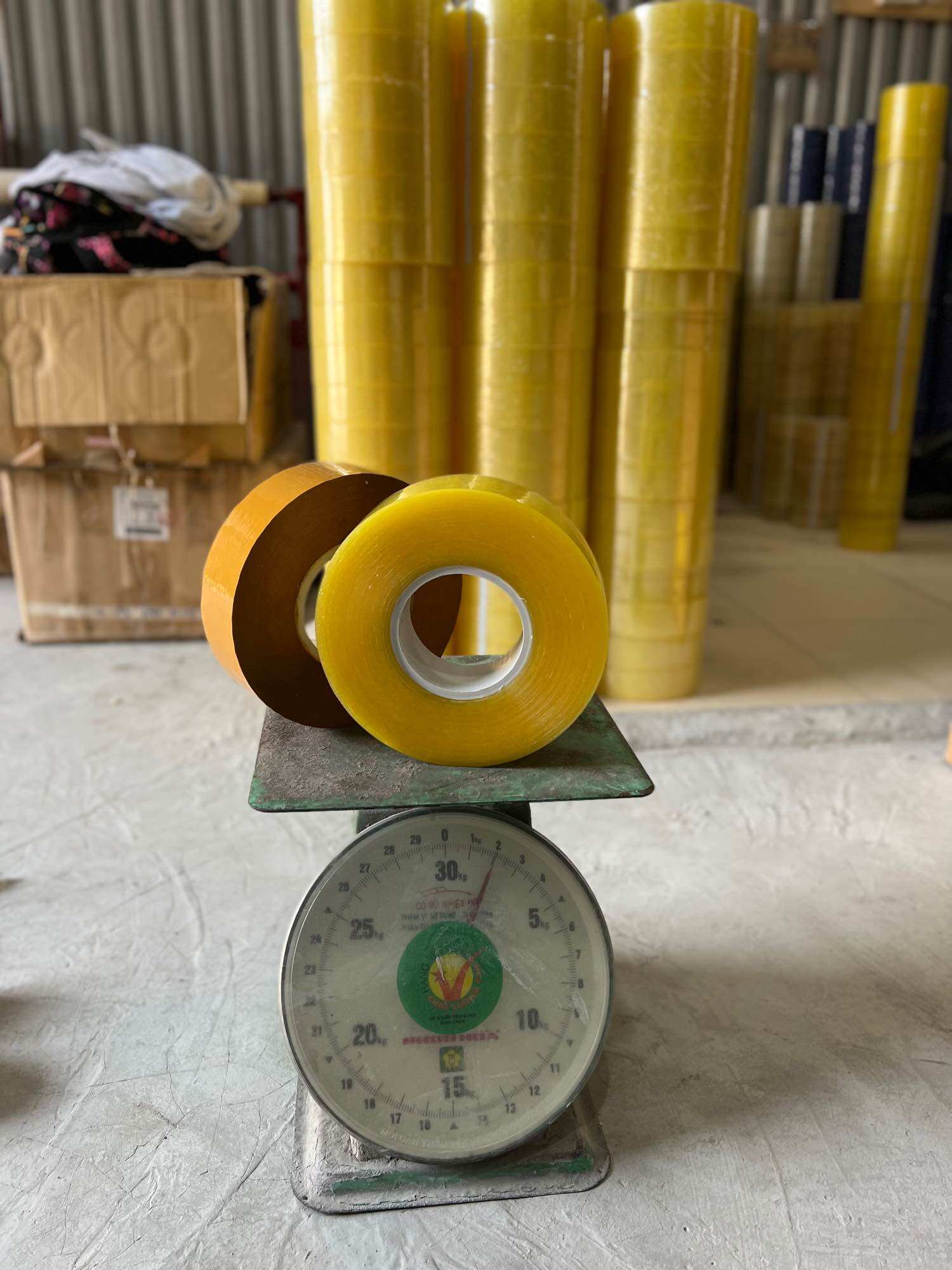 Băng dính trong 0,5kg/cuộn