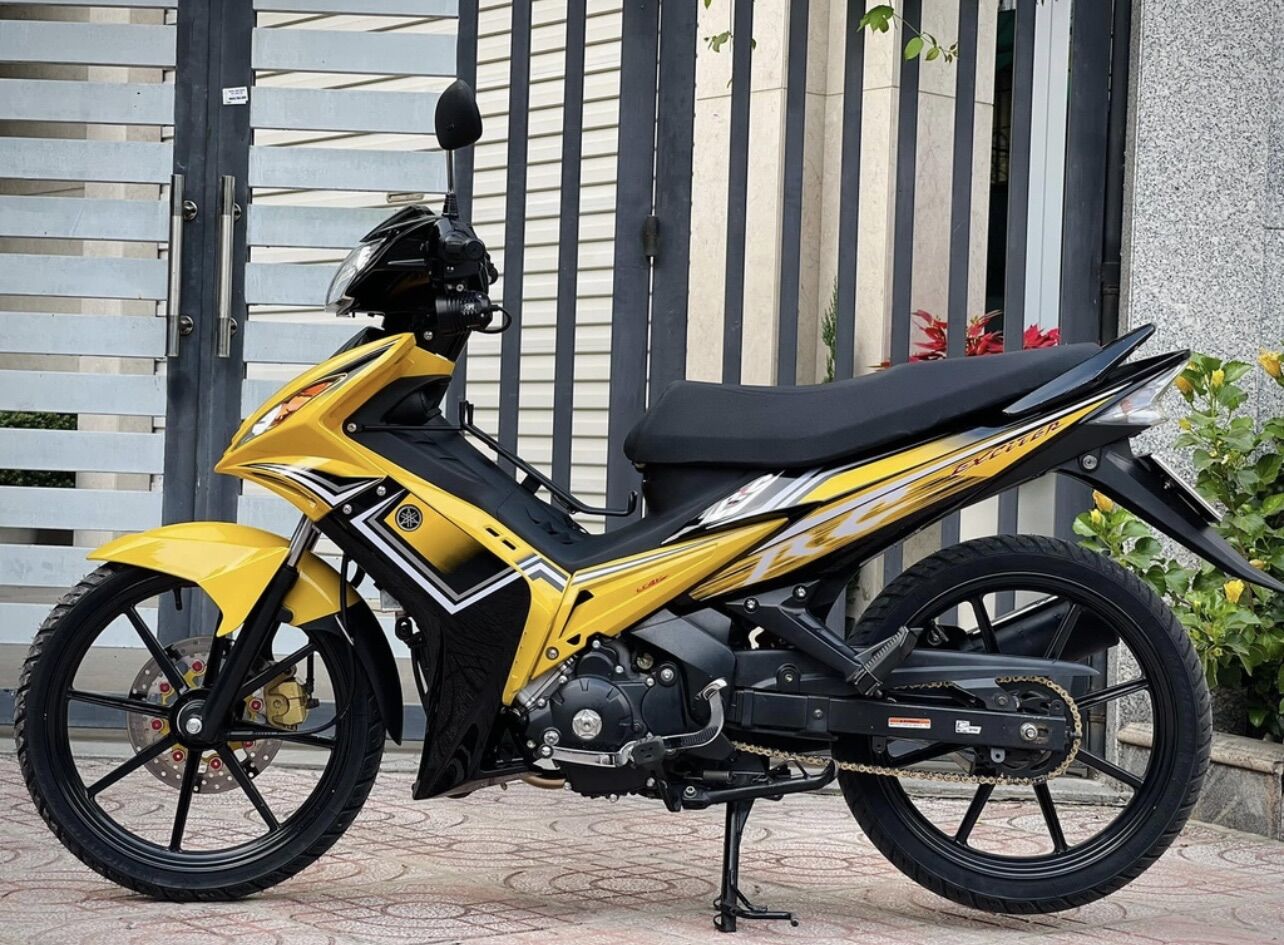 Tem RC vàng đen 2010 exciter 135 chính hãng