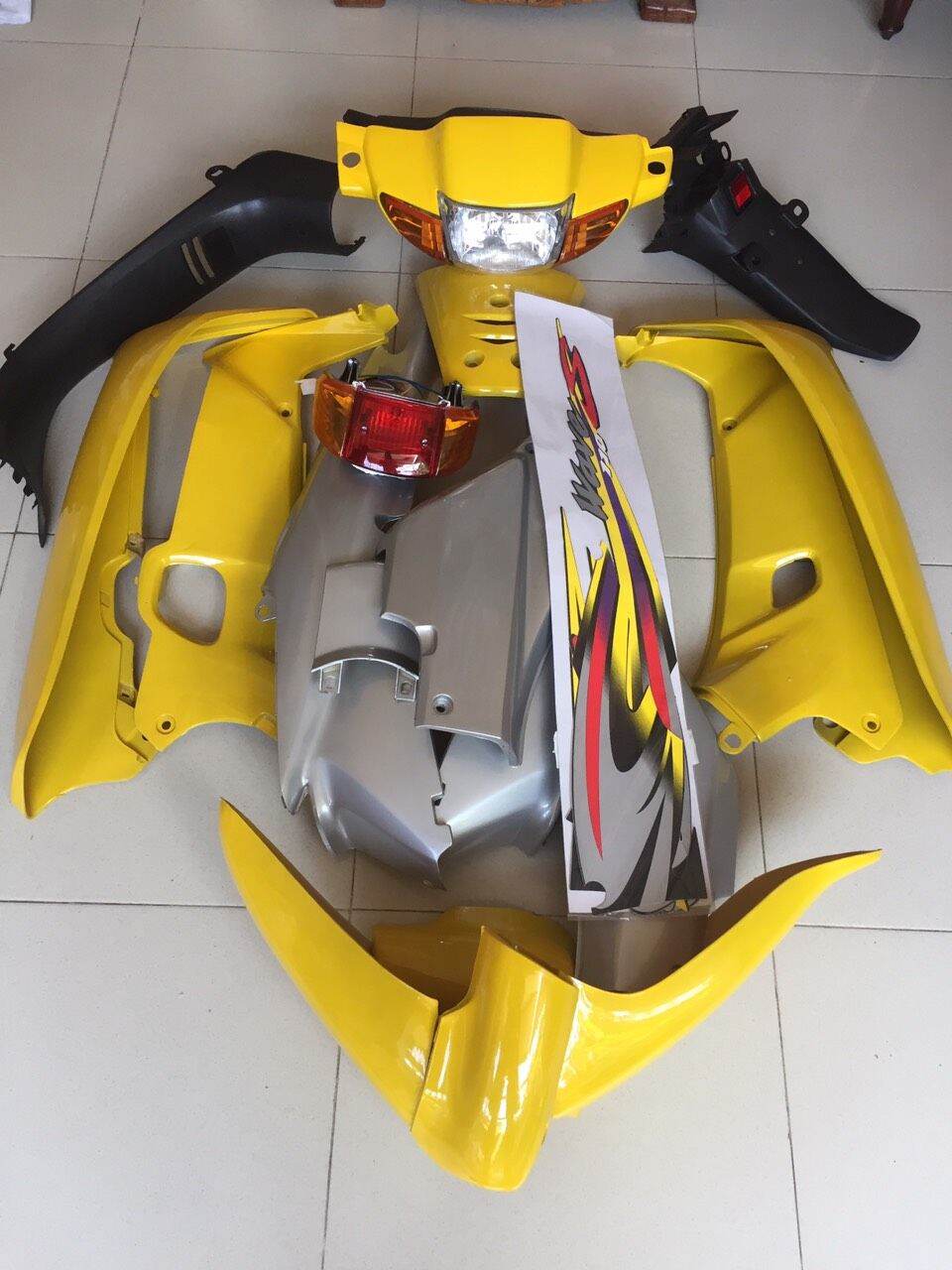 Dàn áo Wave 110 màu vàng bạc