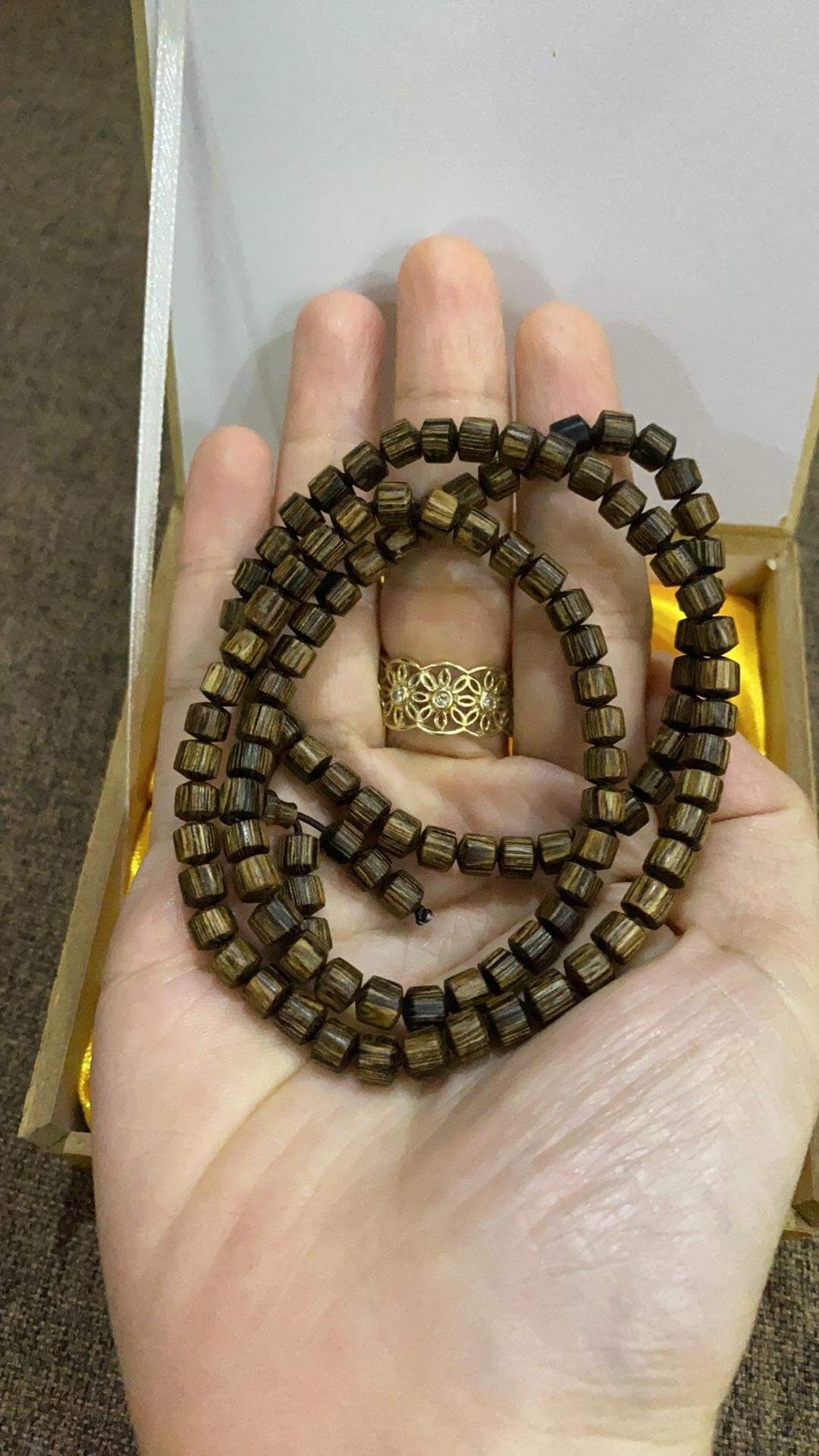 Vòng trầm sánh chìm chuỗi 108 hạt
