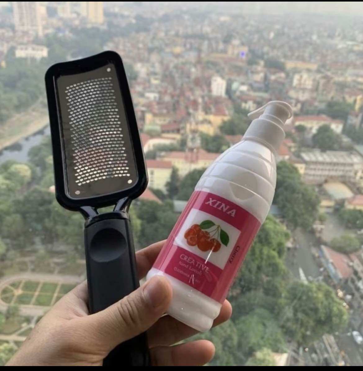 Combo bàn chà gót chân sắt+ kèm mềm gót XINA200ml