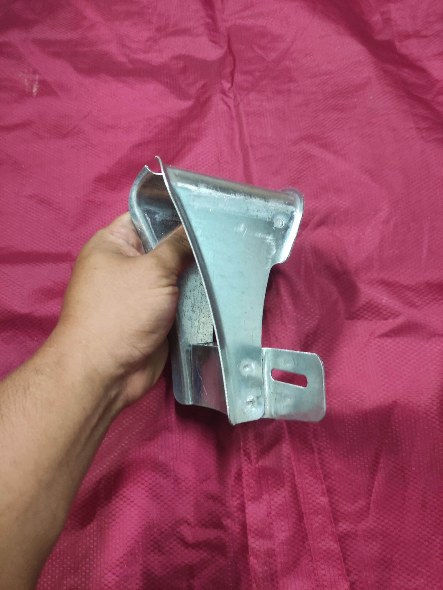 Đế sắt làm đồng,cóc sắt bắt bảng số đèn hậu xe 81