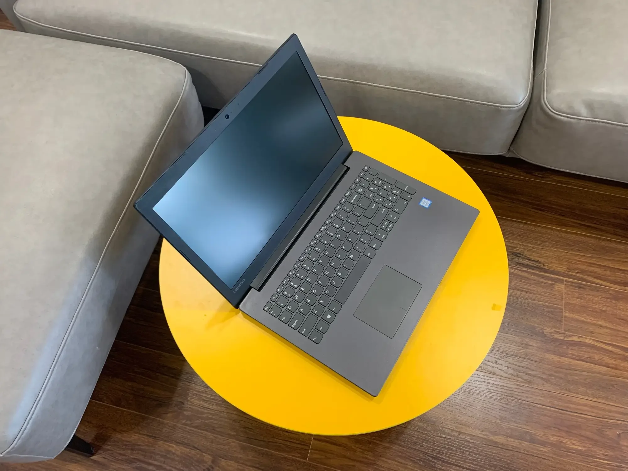 Laptop UFO Lenovo IdeaPad i5 thời trang văn phòng