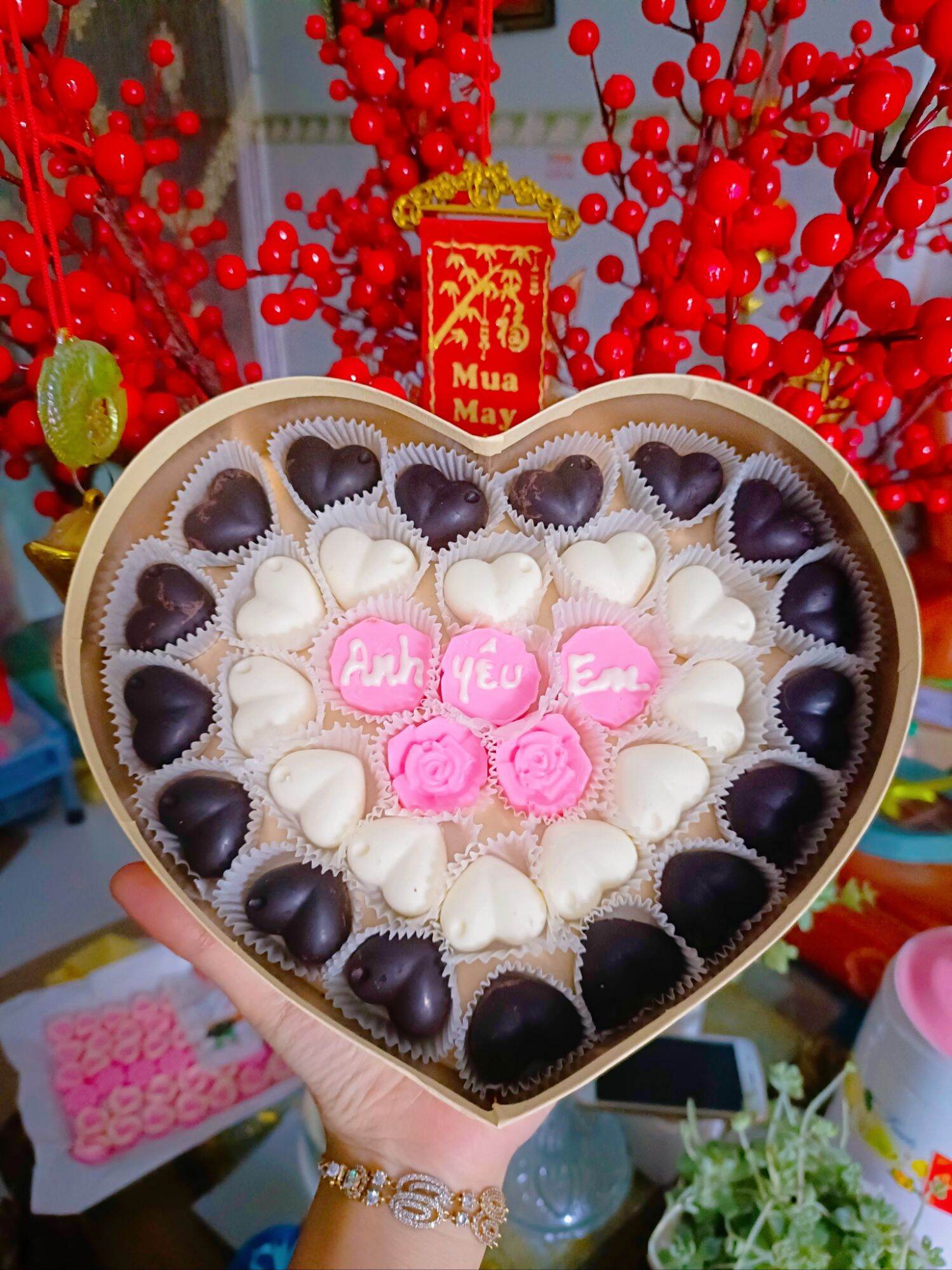 45 viên socola theo yêu cầu ( kèm thiệp nếu có yêu cầu)