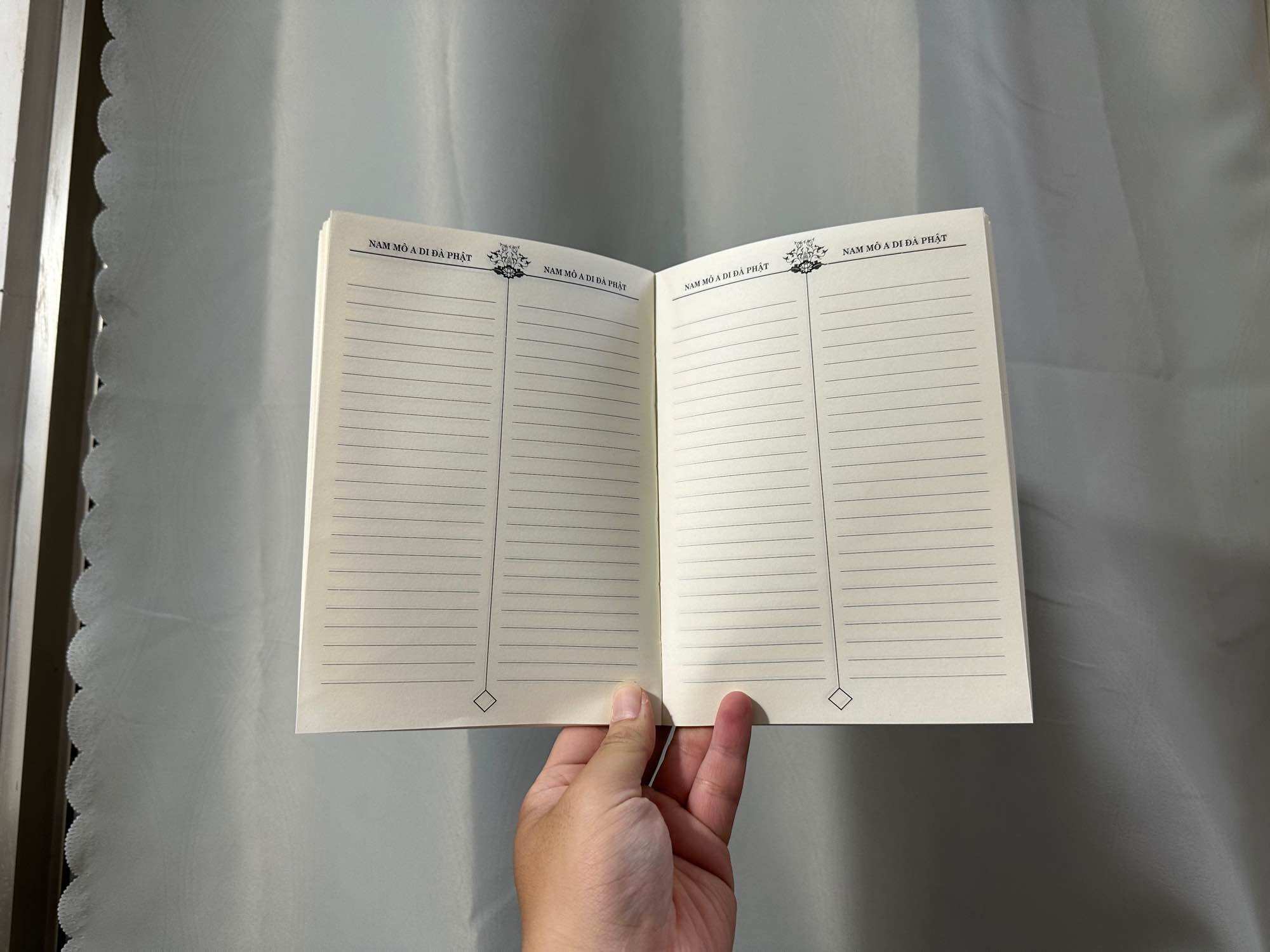 Vở chép kinh A Di Đà hồng danh