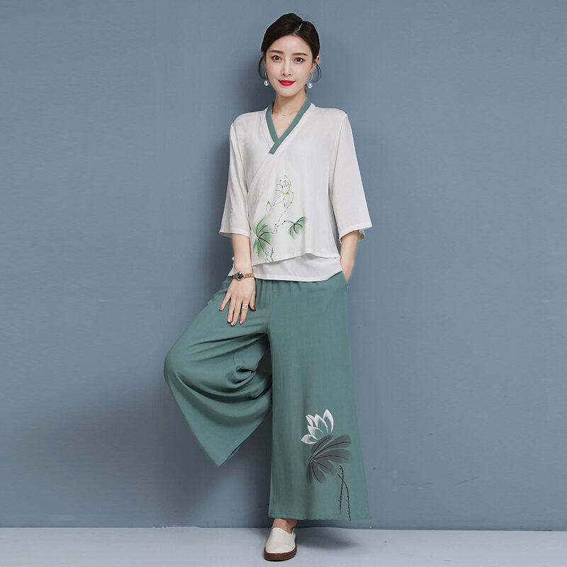 Thưởng thức hình ảnh của những bộ trang phục cổ điển Hán Quốc sẽ đưa bạn trở về quá khứ và cảm nhận được vẻ đẹp độc đáo của trang phục sản xuất từ lịch sử. Nét tinh xảo được thể hiện trong hình ảnh sẽ khiến bạn ngỡ ngàng và thích thú.
