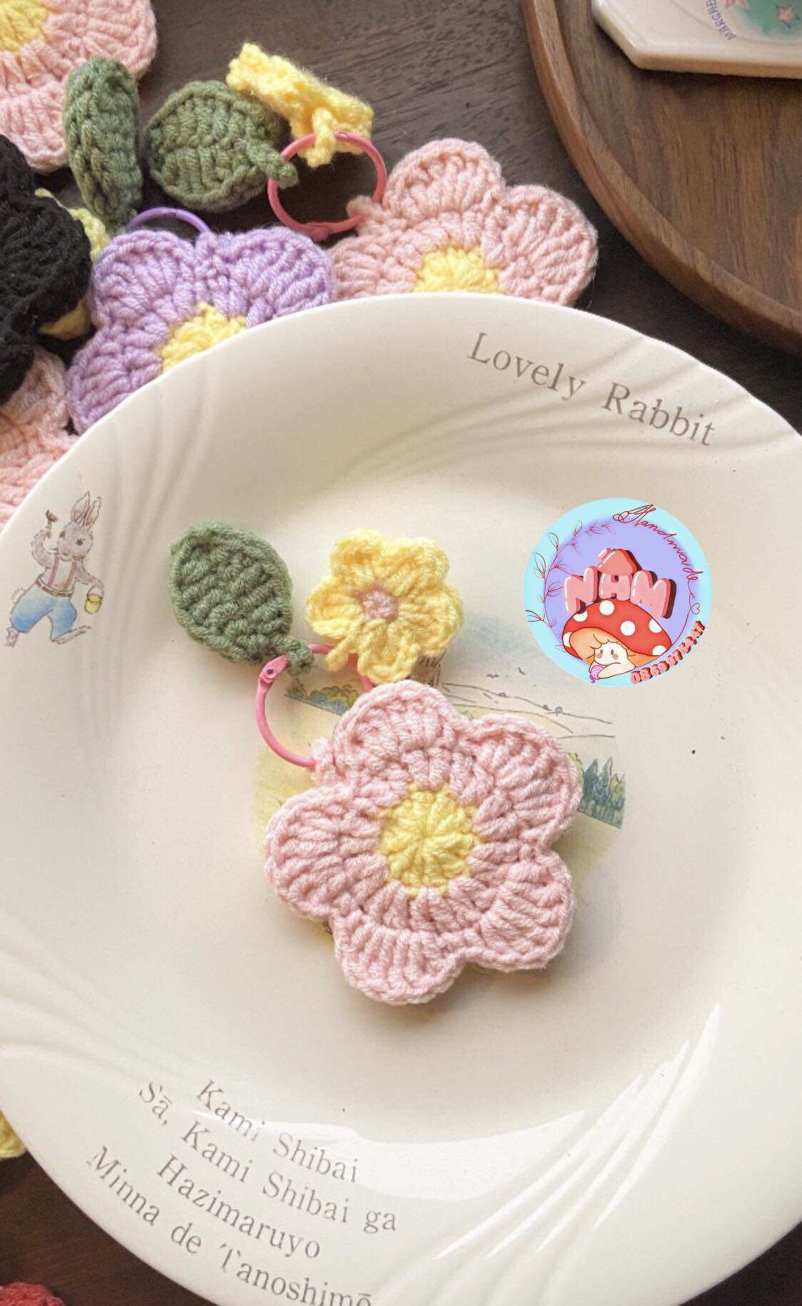 Móc khoá hình hoa bằng len handmade dễ thương