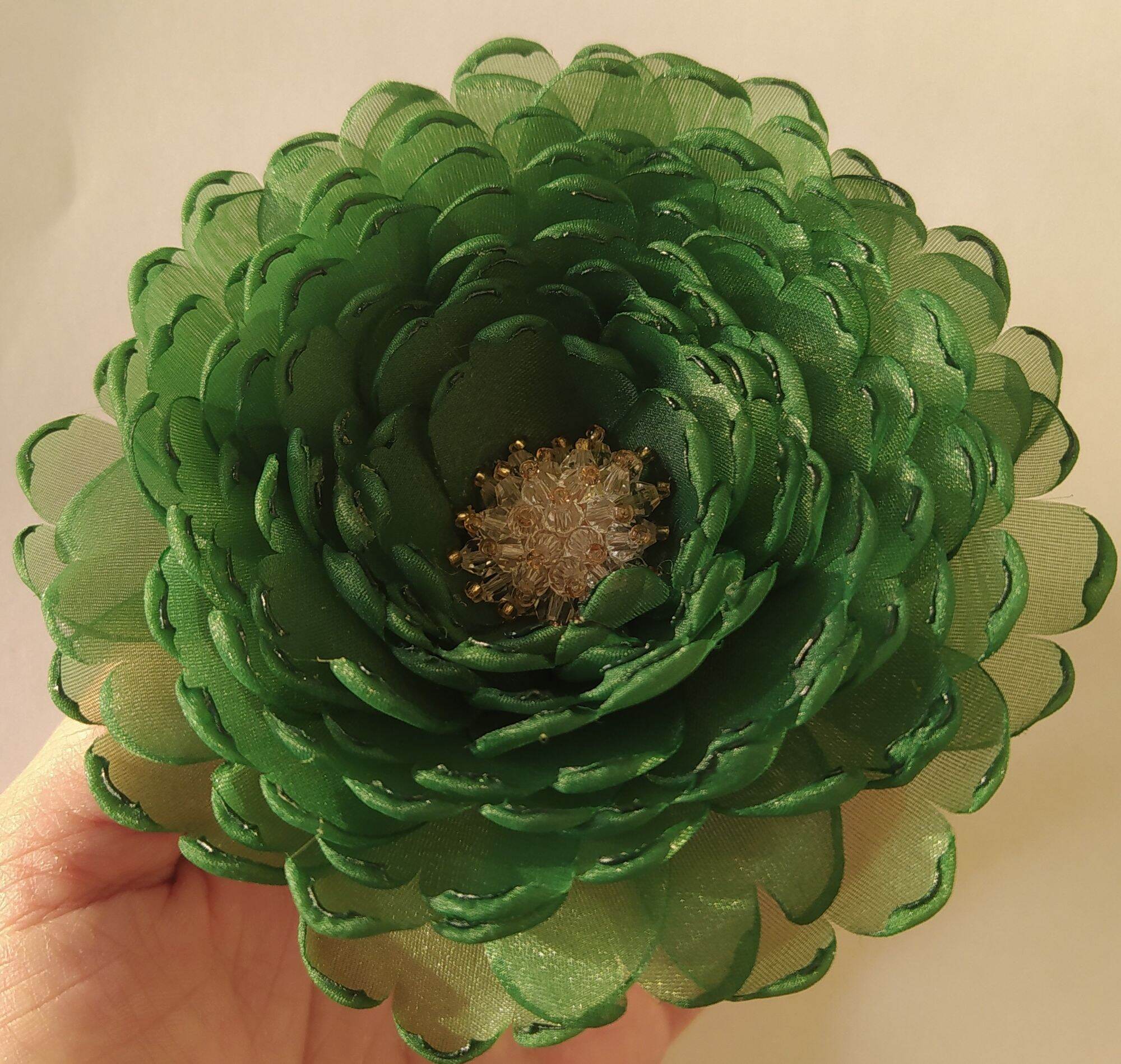 Hoa cài áo Canto handmade màu xanh phối pha lê