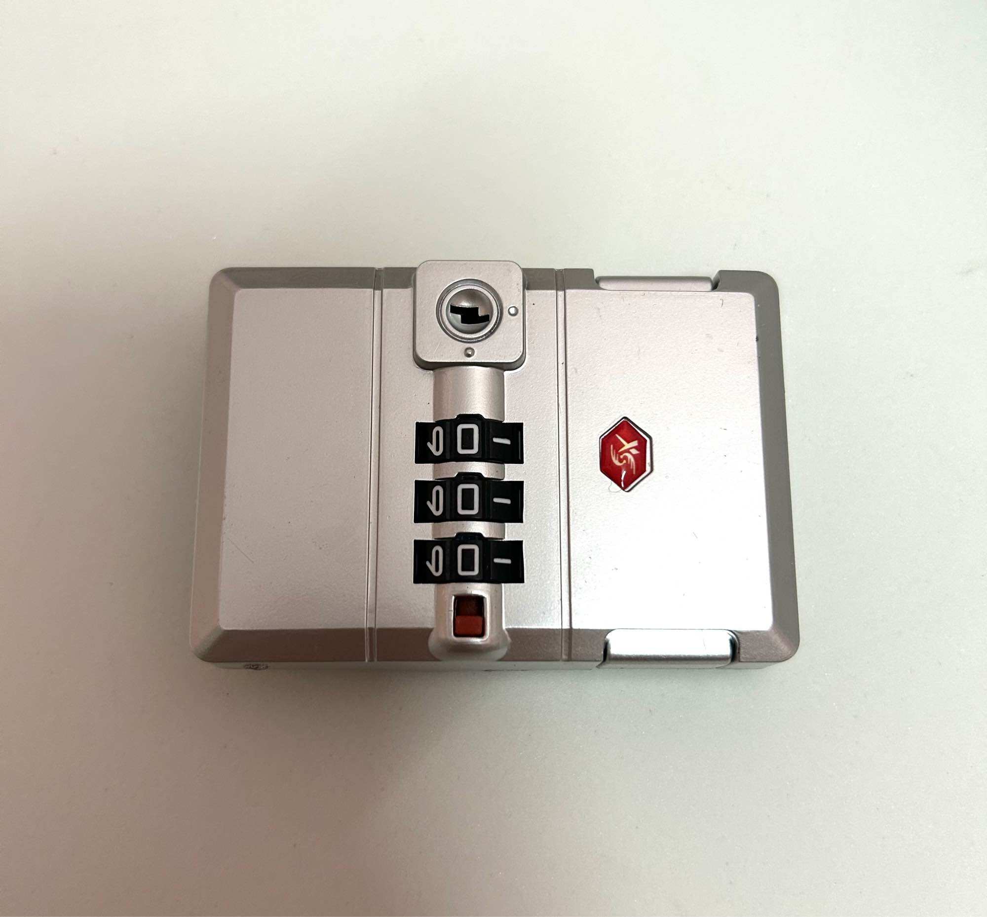 Khóa mật mã cho vali khung nhôm