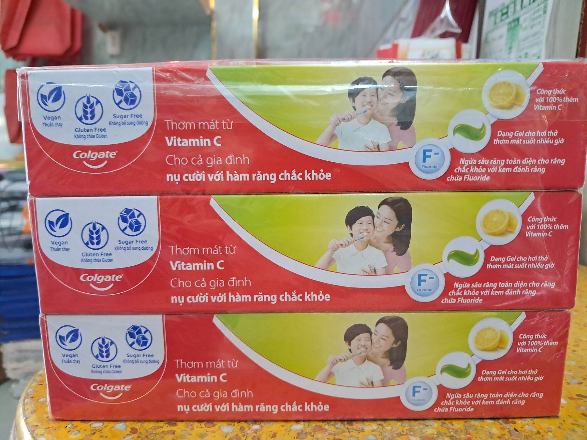 Kem Đánh răng Colgate VitaminC 170g lốc 6 cây